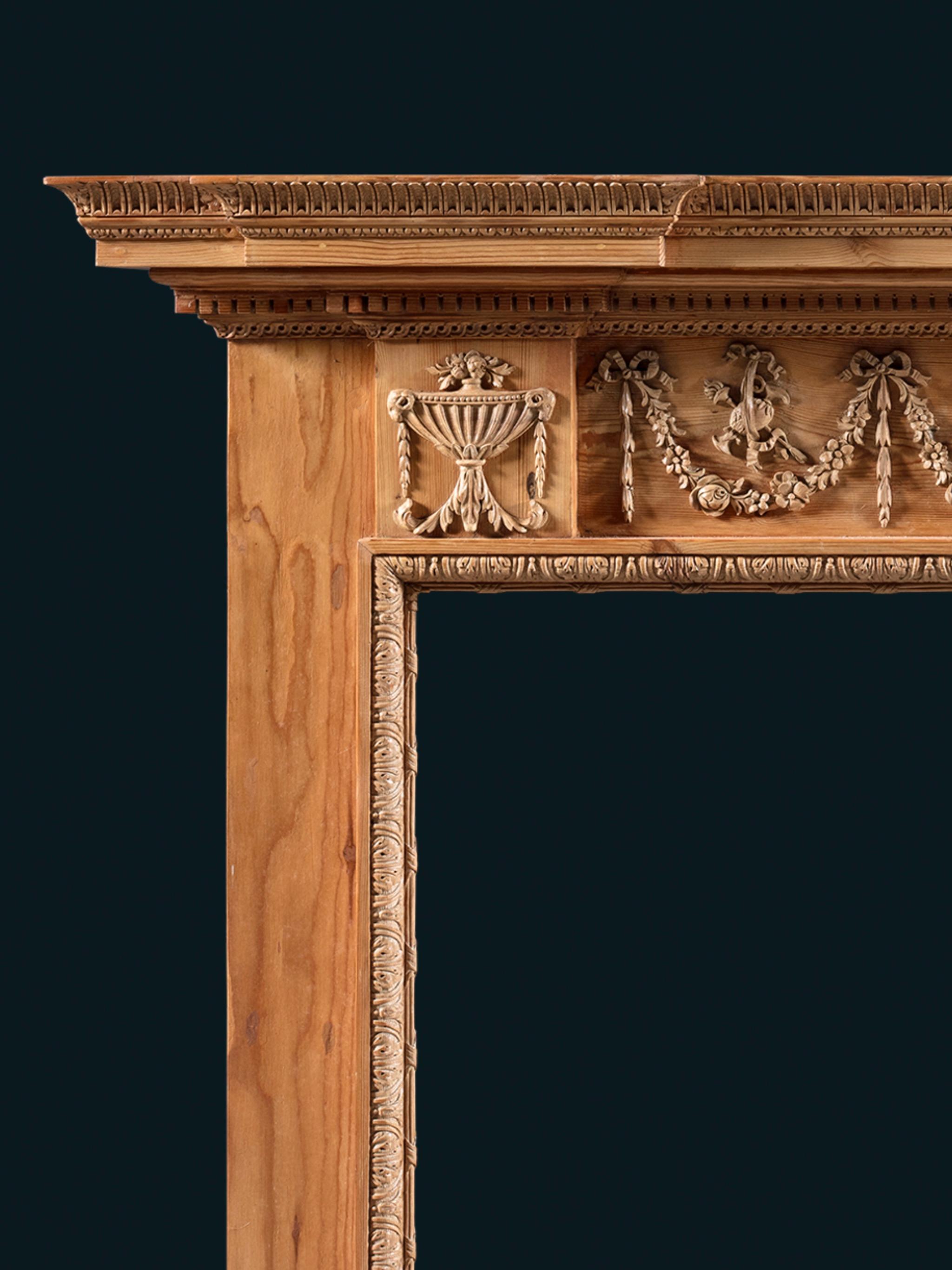 Style Adam Cheminée George II en pin et tilleul sculpté en vente