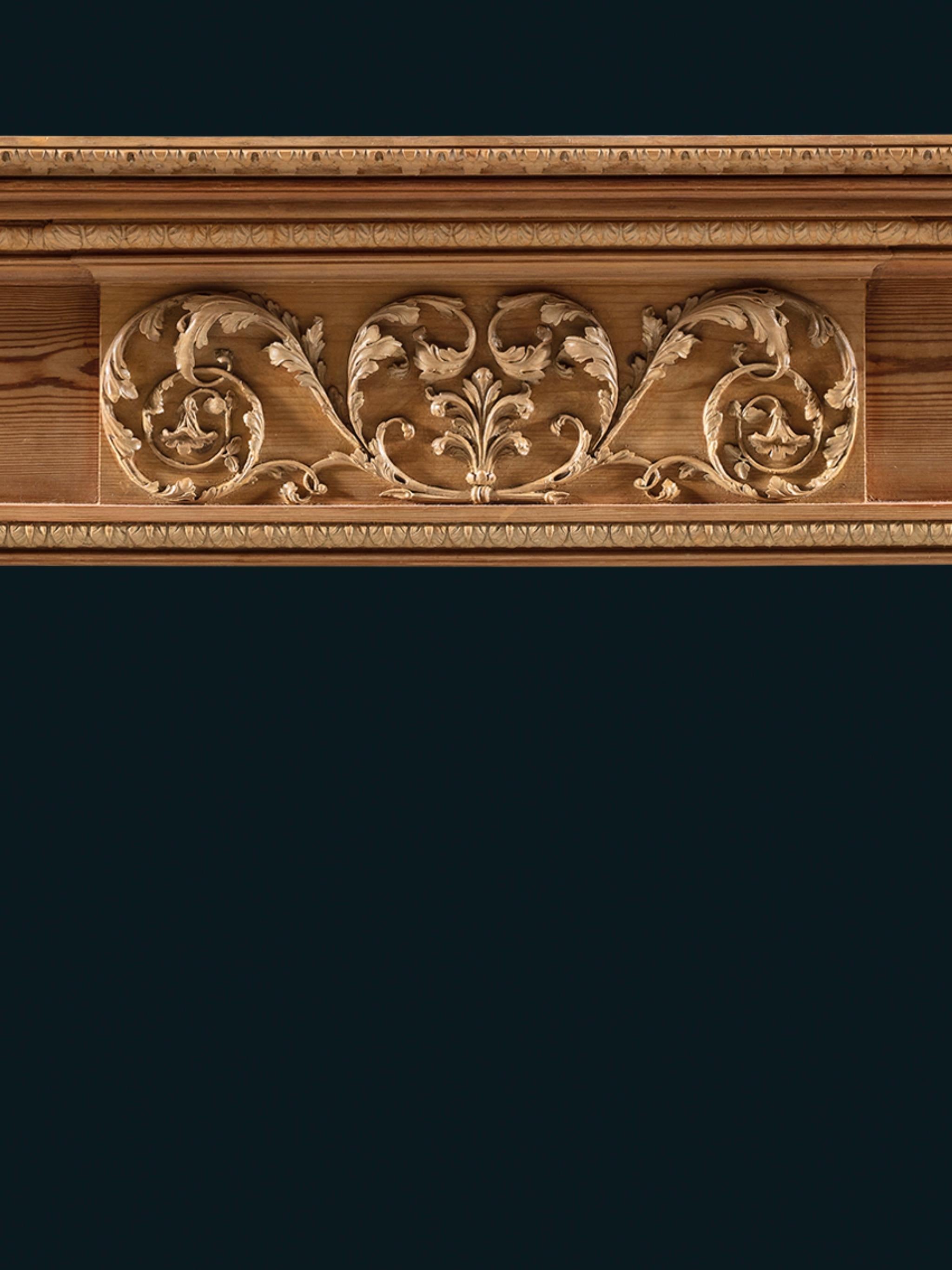 Anglais Cheminée George II en pin et tilleul sculpté en vente