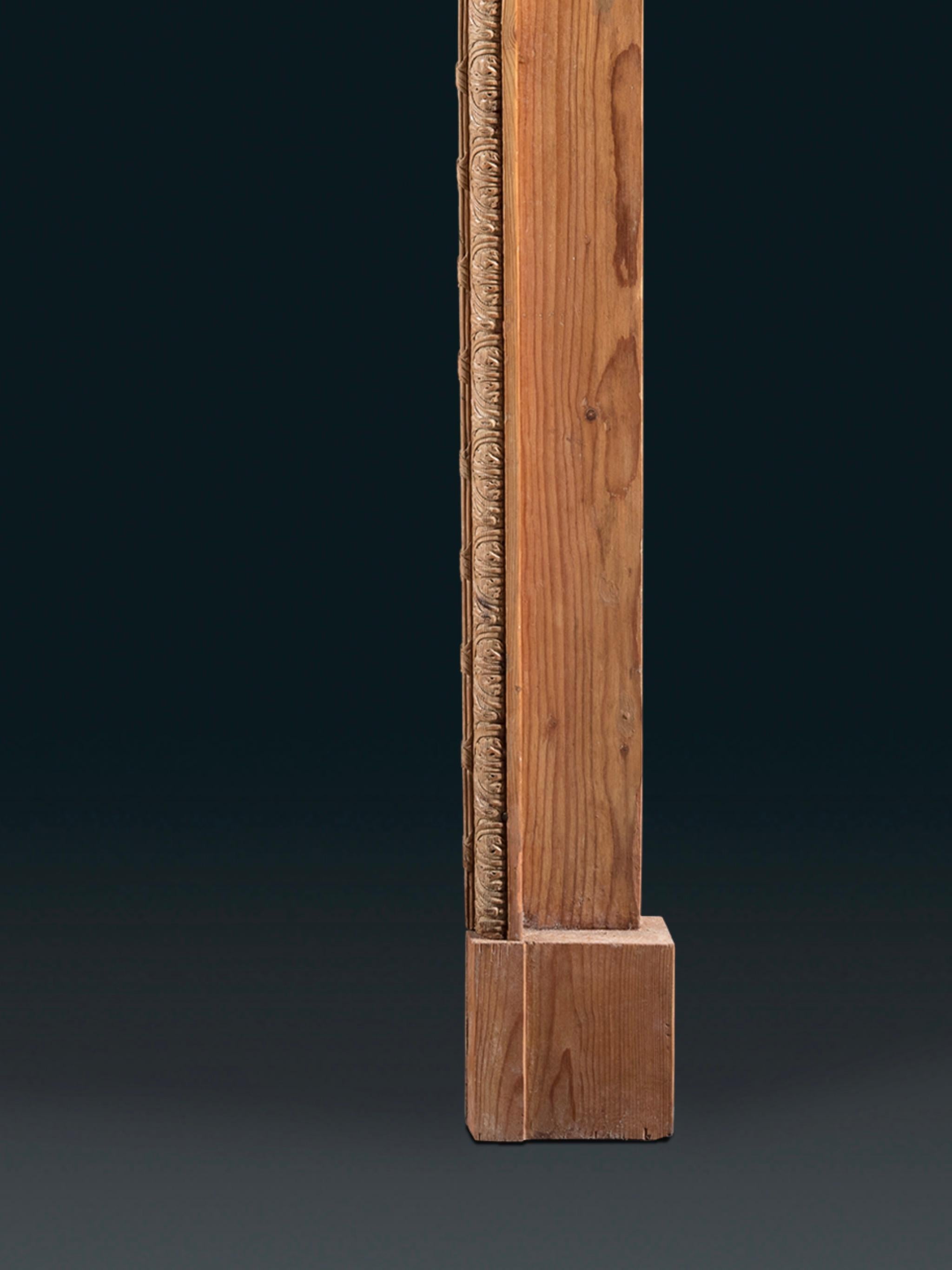 Cheminée George II en pin et tilleul sculpté Bon état - En vente à London, GB