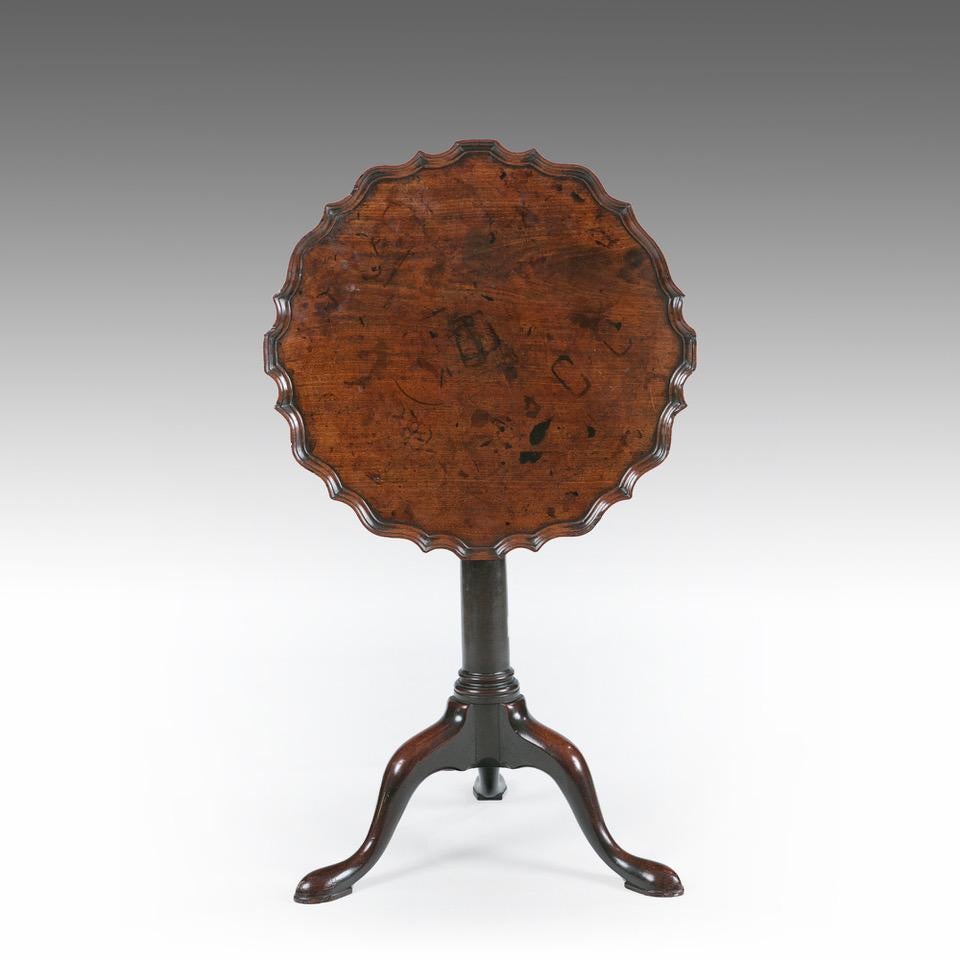 George II English Mahogany Trypod Table In Good Condition In Dublin, GB