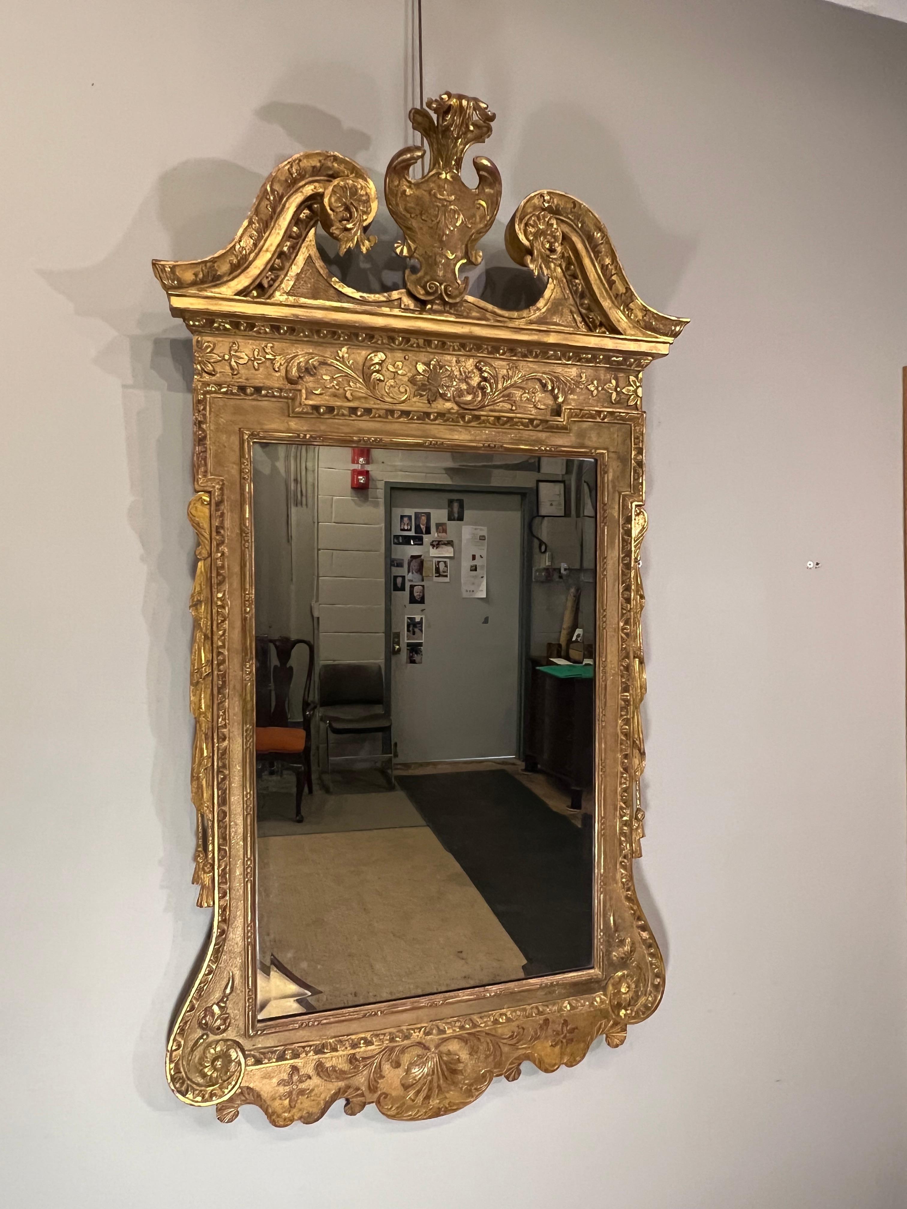 Miroir en bois doré George II datant d'environ 1740 en vente 6