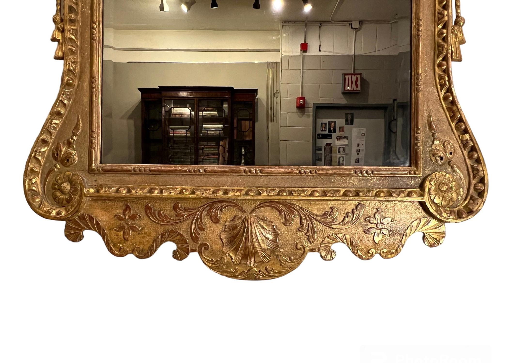 Anglais Miroir en bois doré George II datant d'environ 1740 en vente