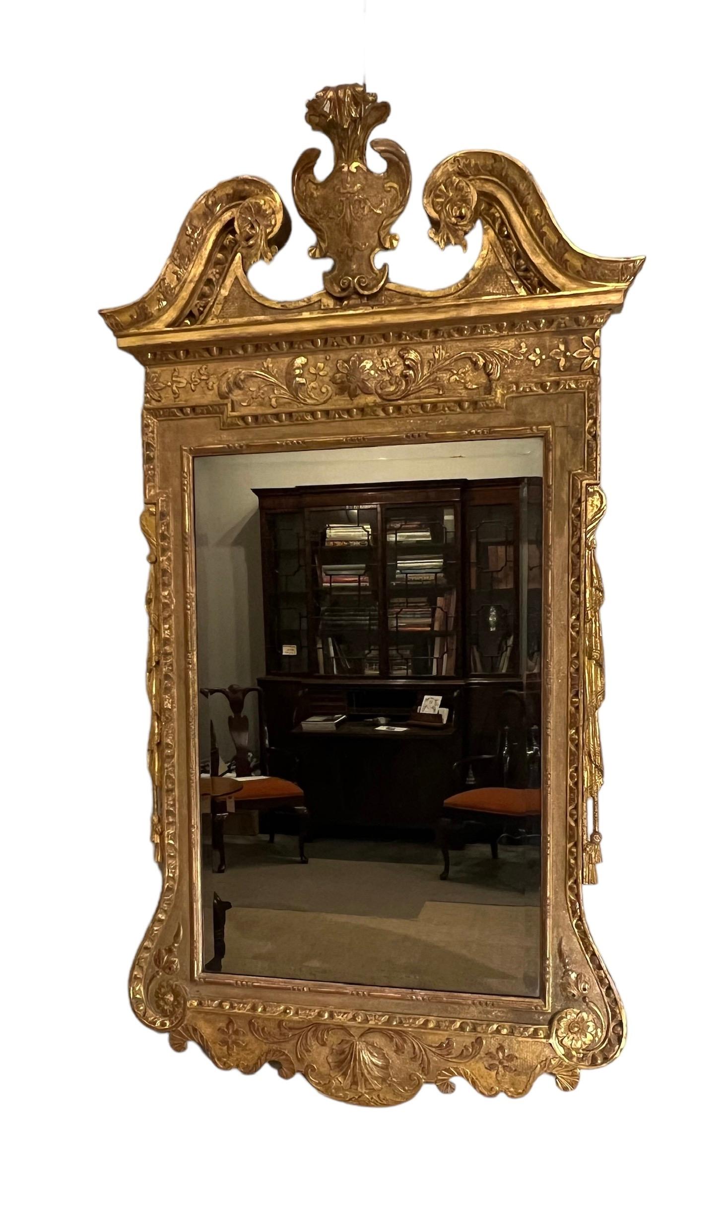 Miroir en bois doré George II datant d'environ 1740 en vente 1