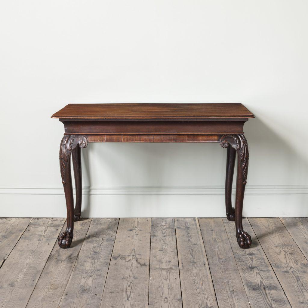 A George II Mahogany Console Table In Good Condition For Sale In London, GB
