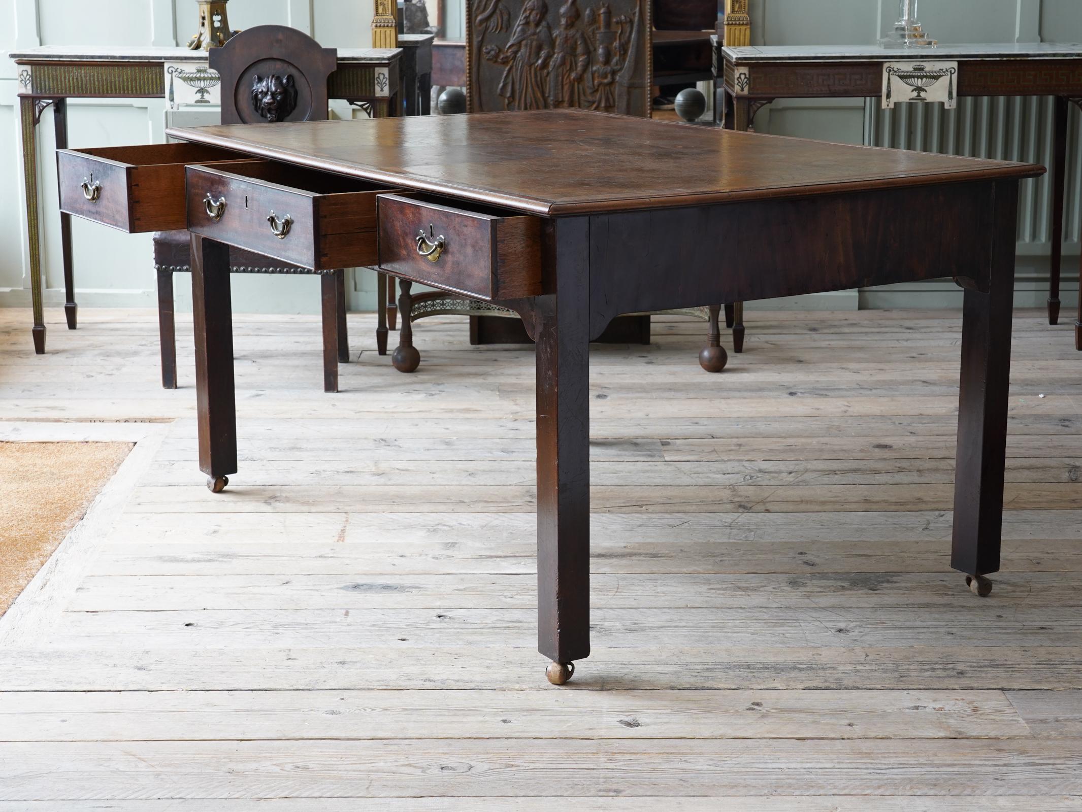 George II Mahogany Library Table In Good Condition In Conwy, GB