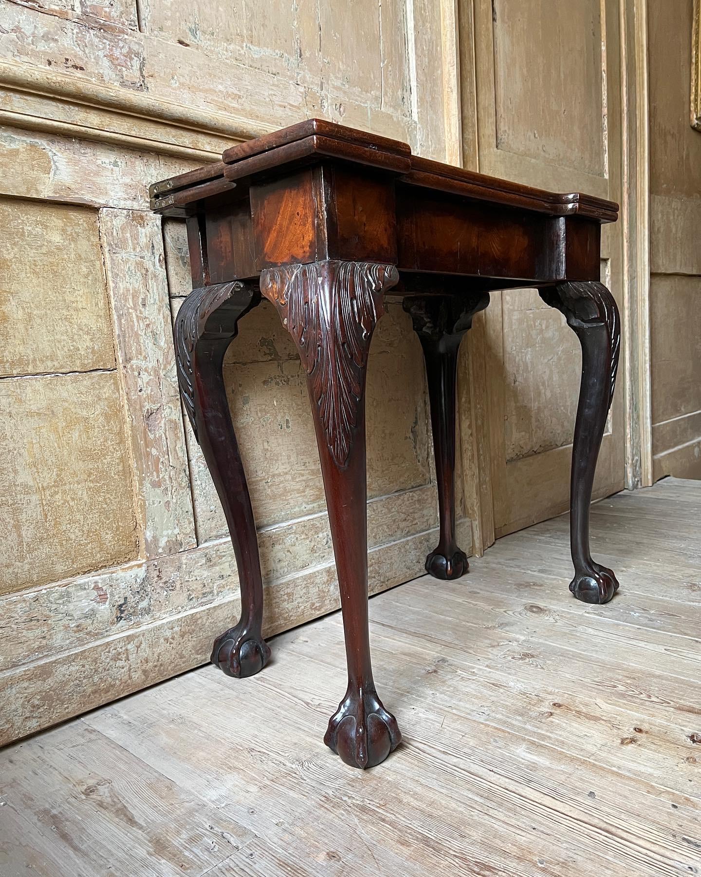 George II Mahogany Tea Table, c.1740 In Good Condition In London, GB