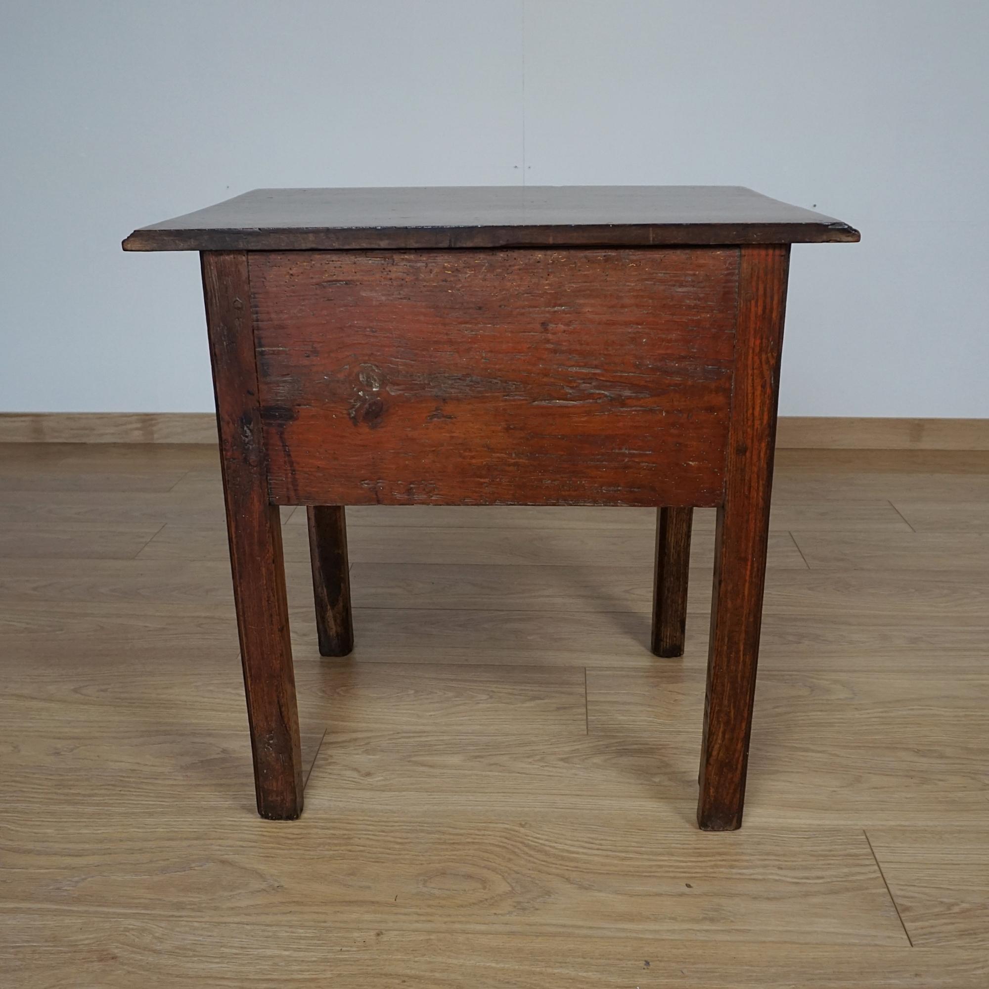 Table d'appoint en chêne et noyer de George II Circa 1740 en vente 5