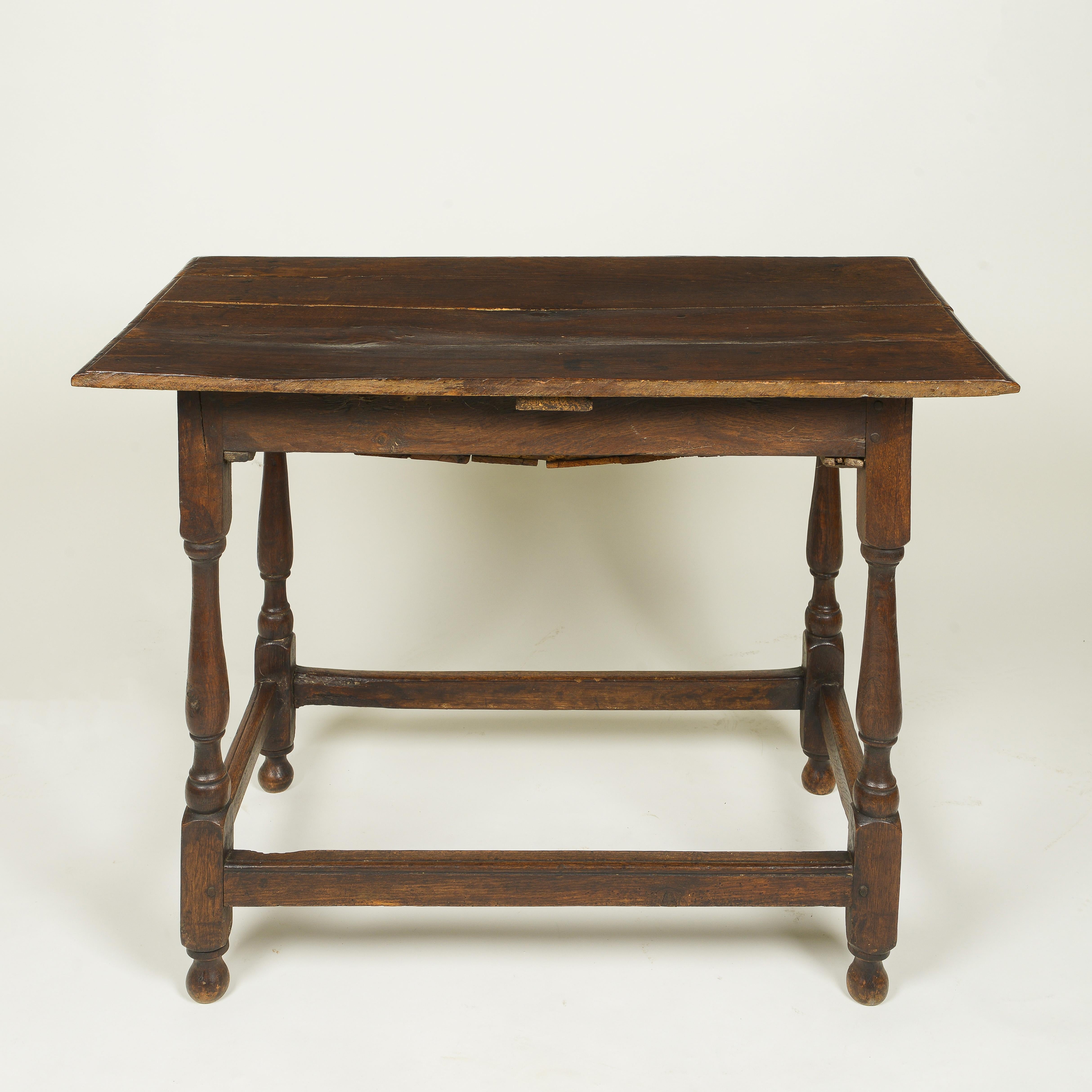 George II Oak Table In Good Condition For Sale In New York, NY