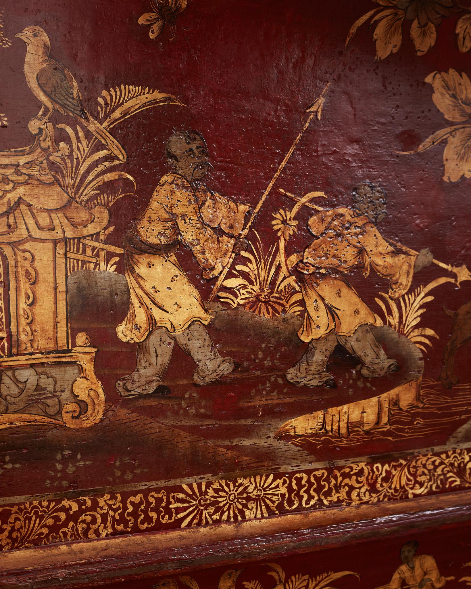 A George II Red Japanned Coffer on Stand, attributed to Giles Grendey In Good Condition For Sale In London, GB