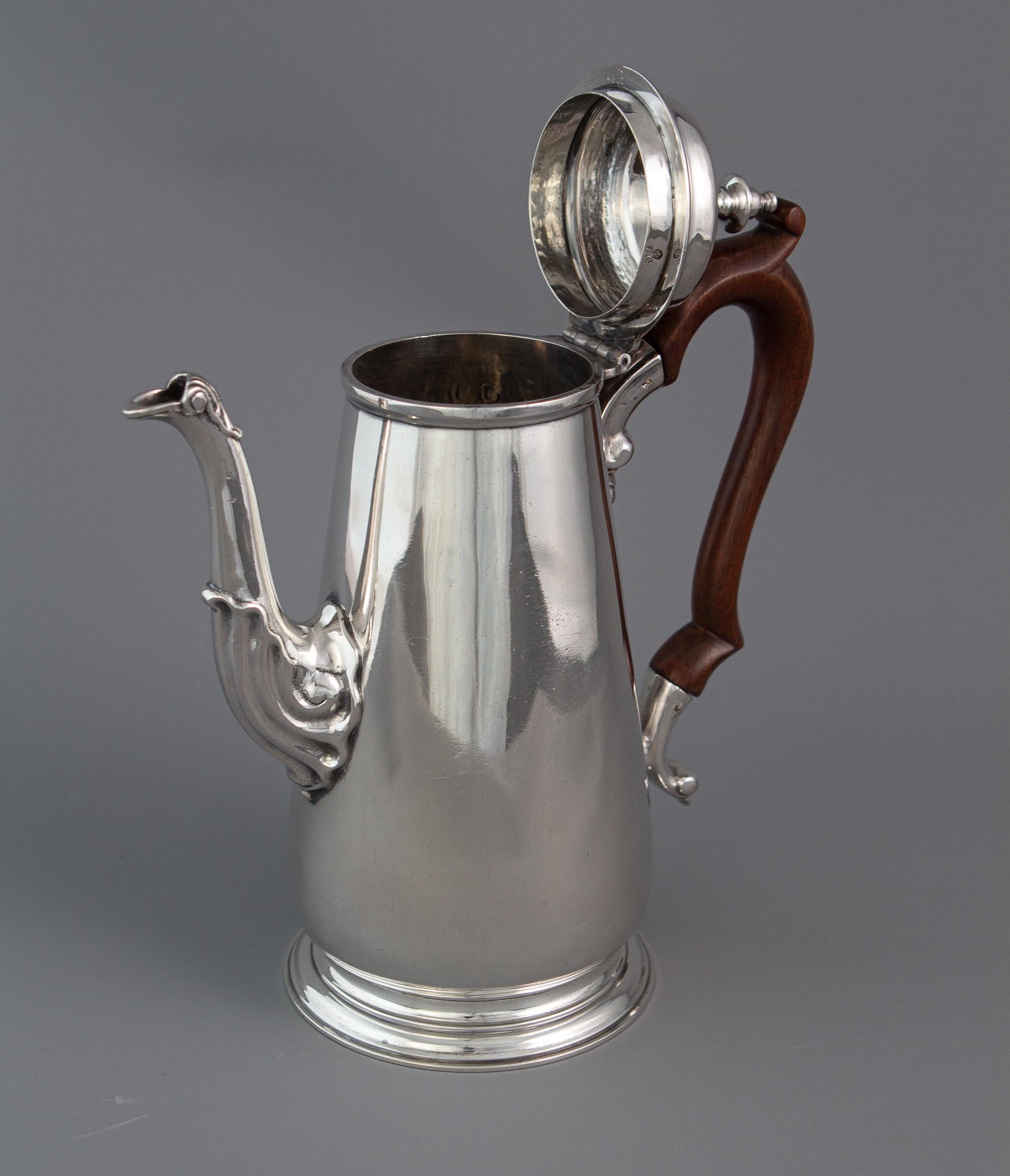 Mid-18th Century George II Silver Coffee Pot, London 1735 by Augustin Courtauld For Sale