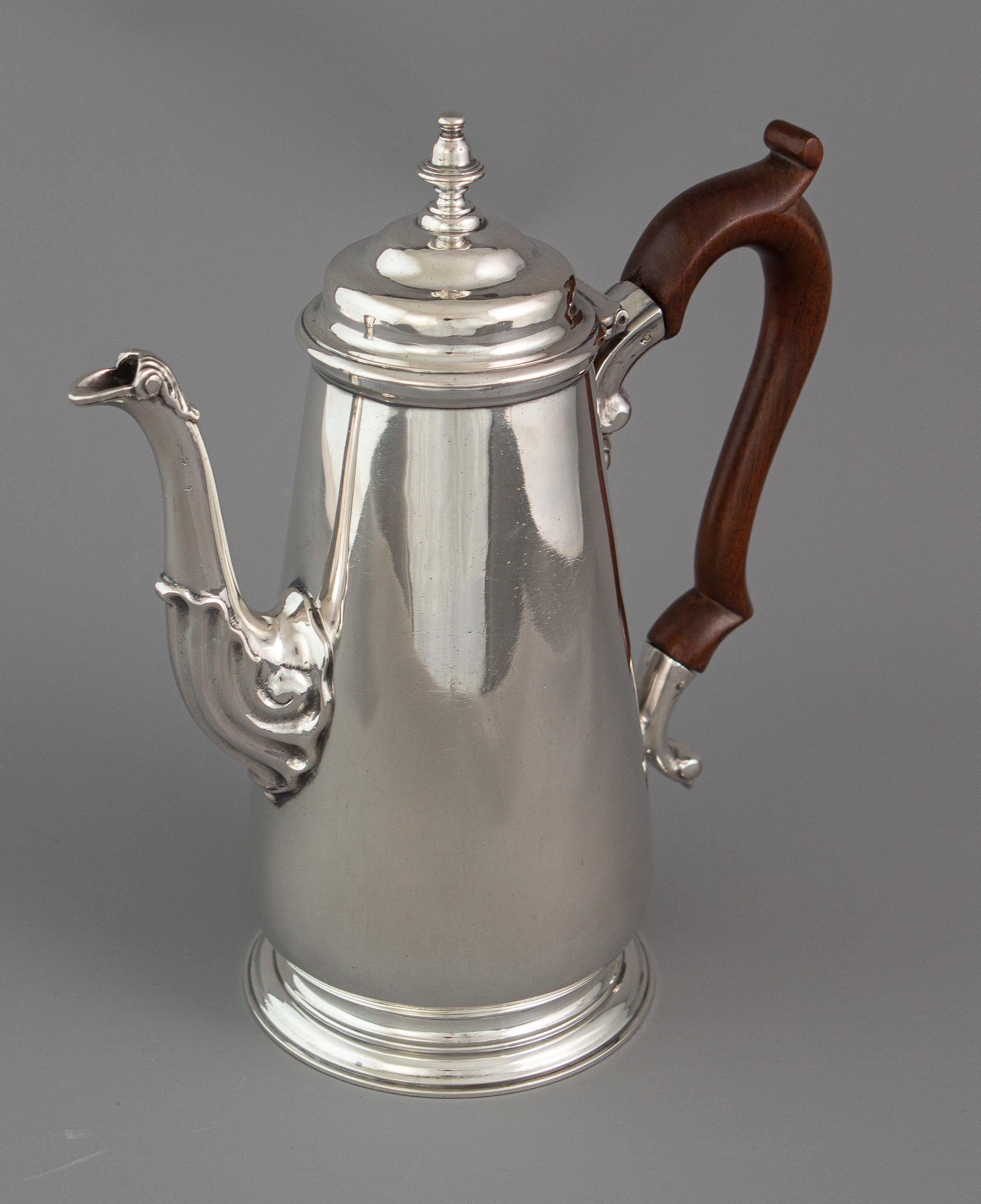 George II Silver Coffee Pot, London 1735 by Augustin Courtauld For Sale 1