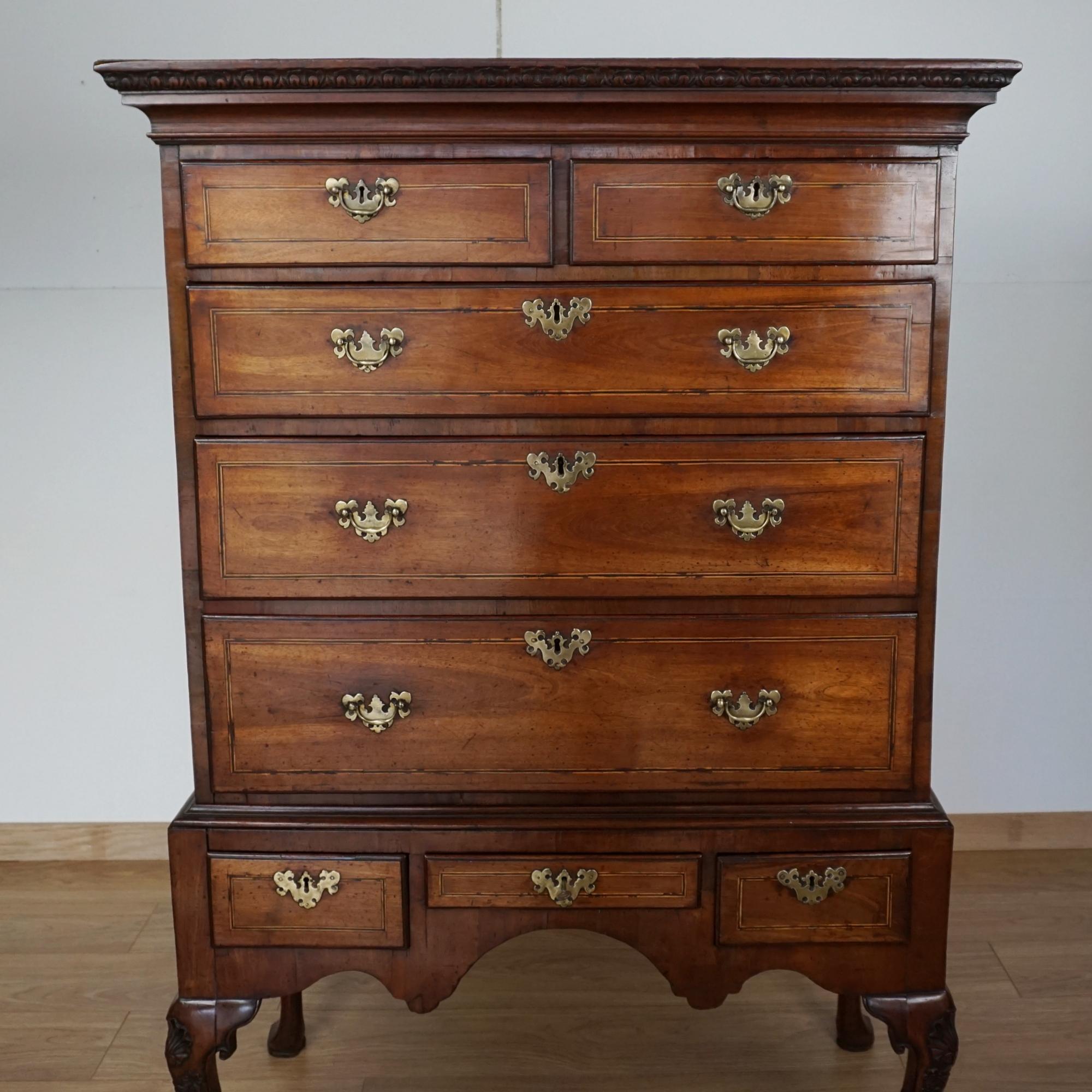 A George II Walhut Chest on Stand Circa 1730 In Good Condition For Sale In Forest Row, East Sussex