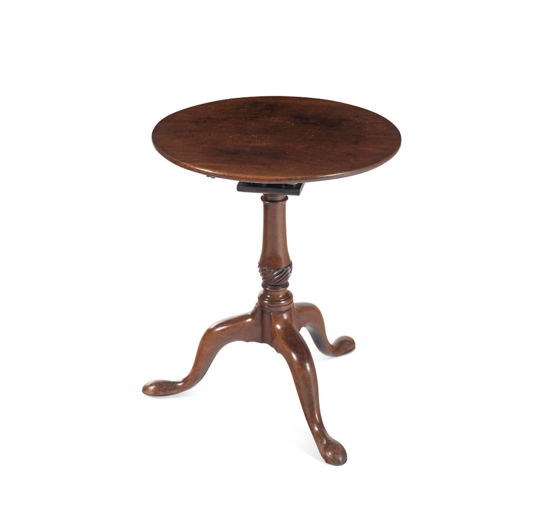 A George II Walnut Side Table or Candle Stand Mid 18th Century. Great patina. In Excellent Condition In Buchanan, MI