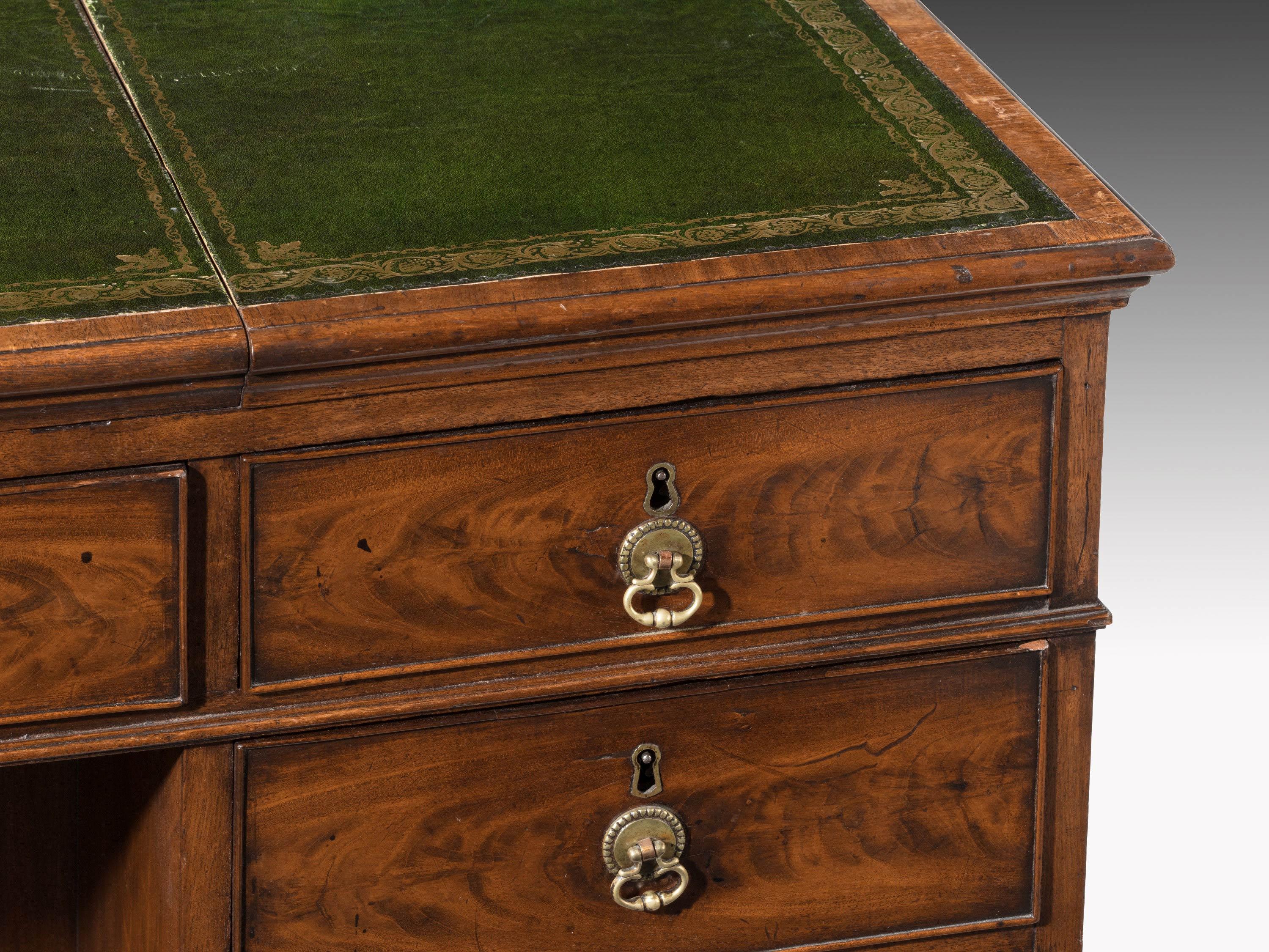 A George III Chippendale Period Writing Desk In Good Condition For Sale In Dublin, GB