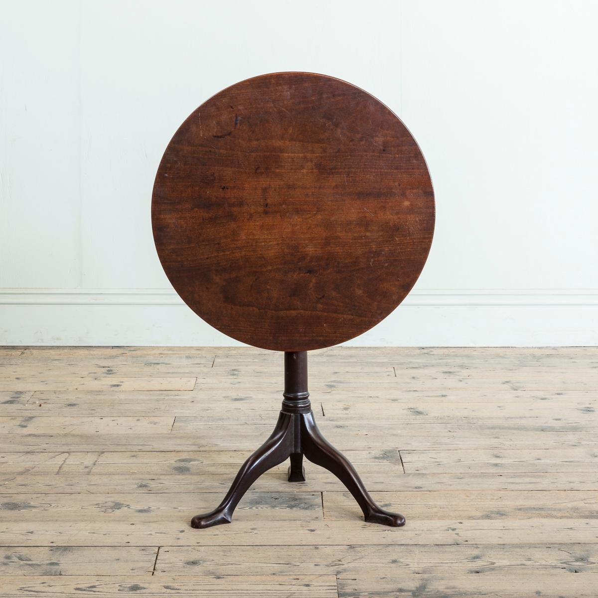 English A George III Circular Mahogany Tilt Top Occasional Table For Sale