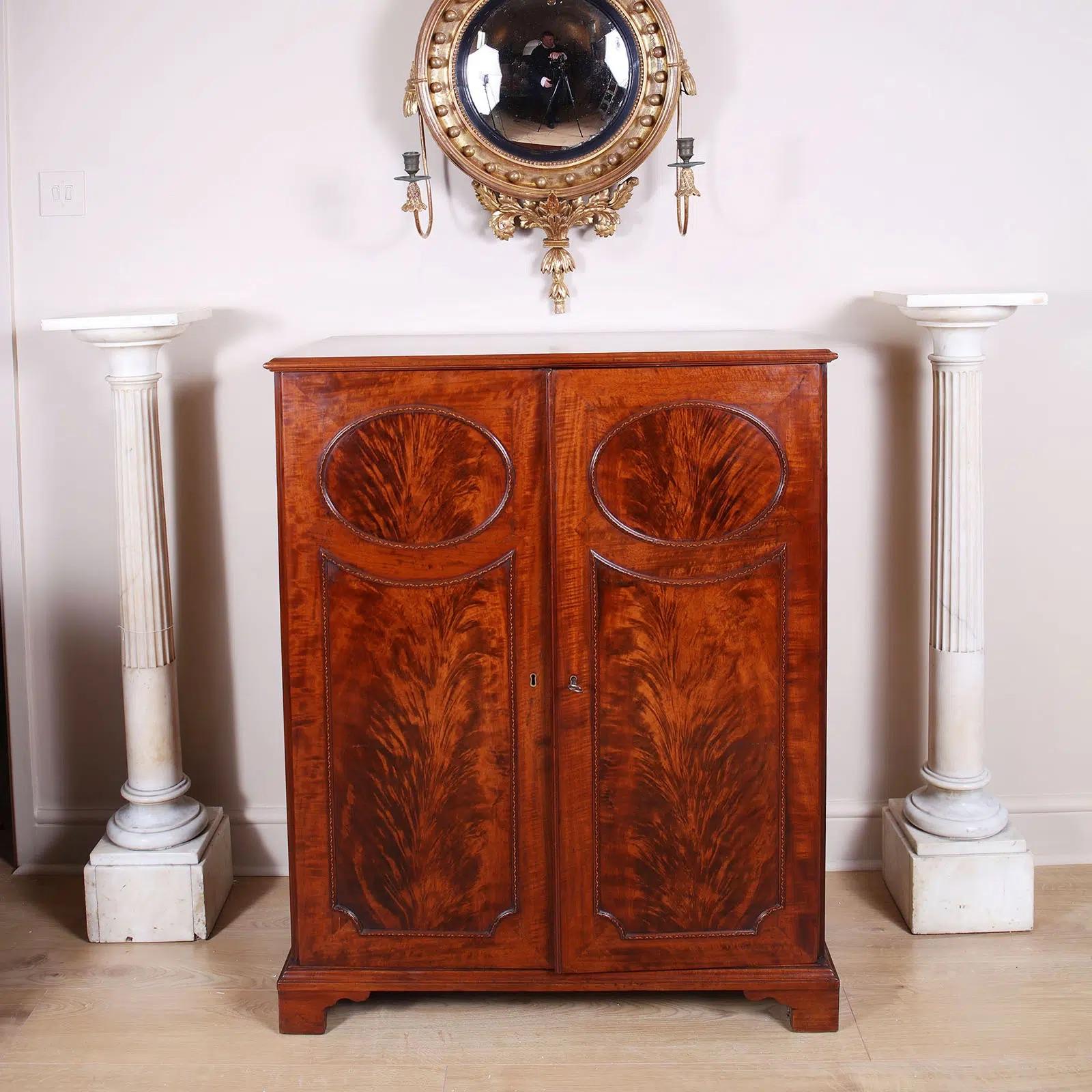 George III Collector's Cabinet in the Manner of John Linnell In Excellent Condition For Sale In Reepham, GB