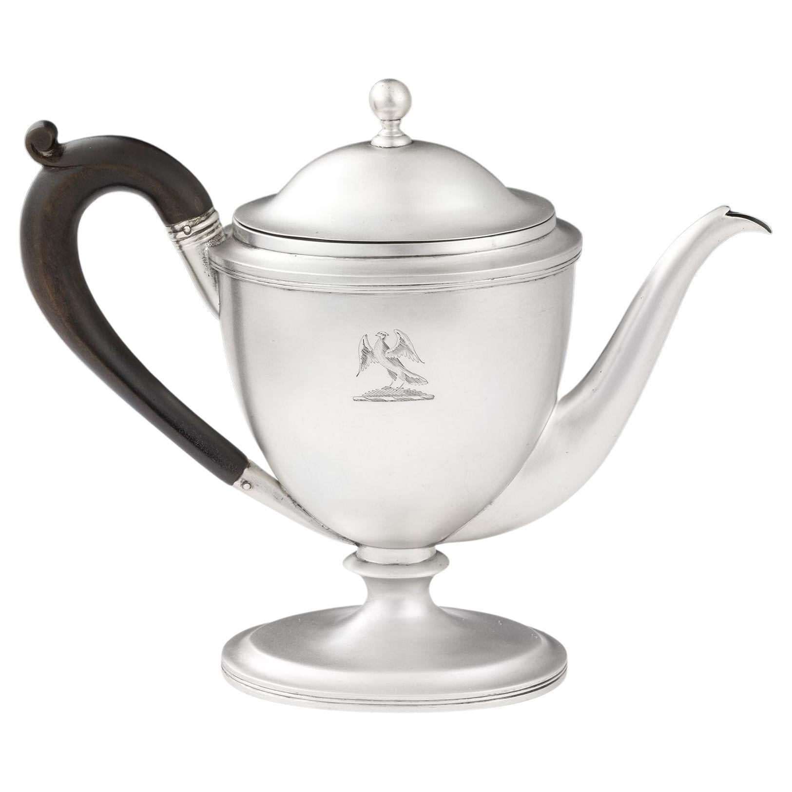 Un combiné Argyle/Teapot de style George III fabriqué à Londres en 1805 par John Emes.