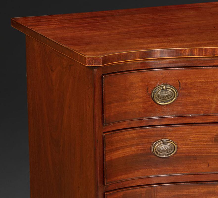 George III English Mahogany Serpentine Chest of Drawers In Good Condition In Dublin, GB