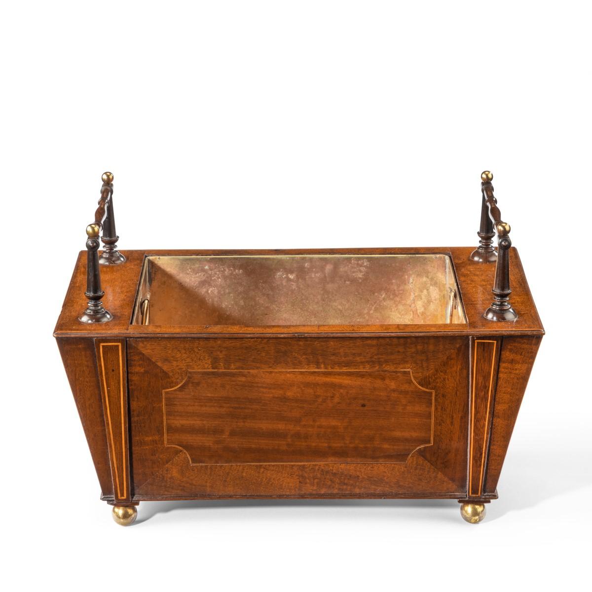 George III Fiddleback Mahagoni Tisch Jardinière im Angebot 1