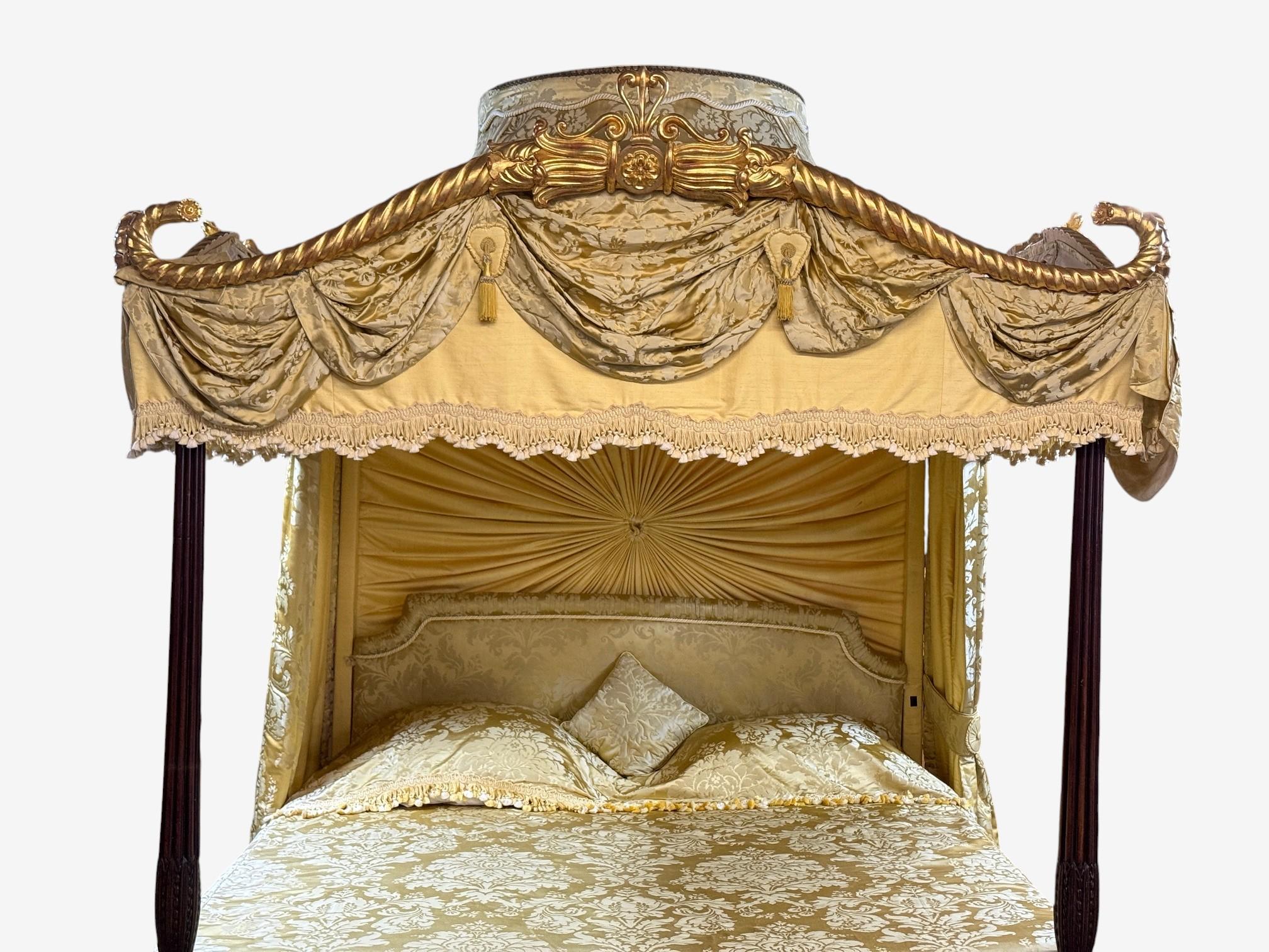 Tessuto Letto a baldacchino in legno dorato di George III, 1880 circa in vendita