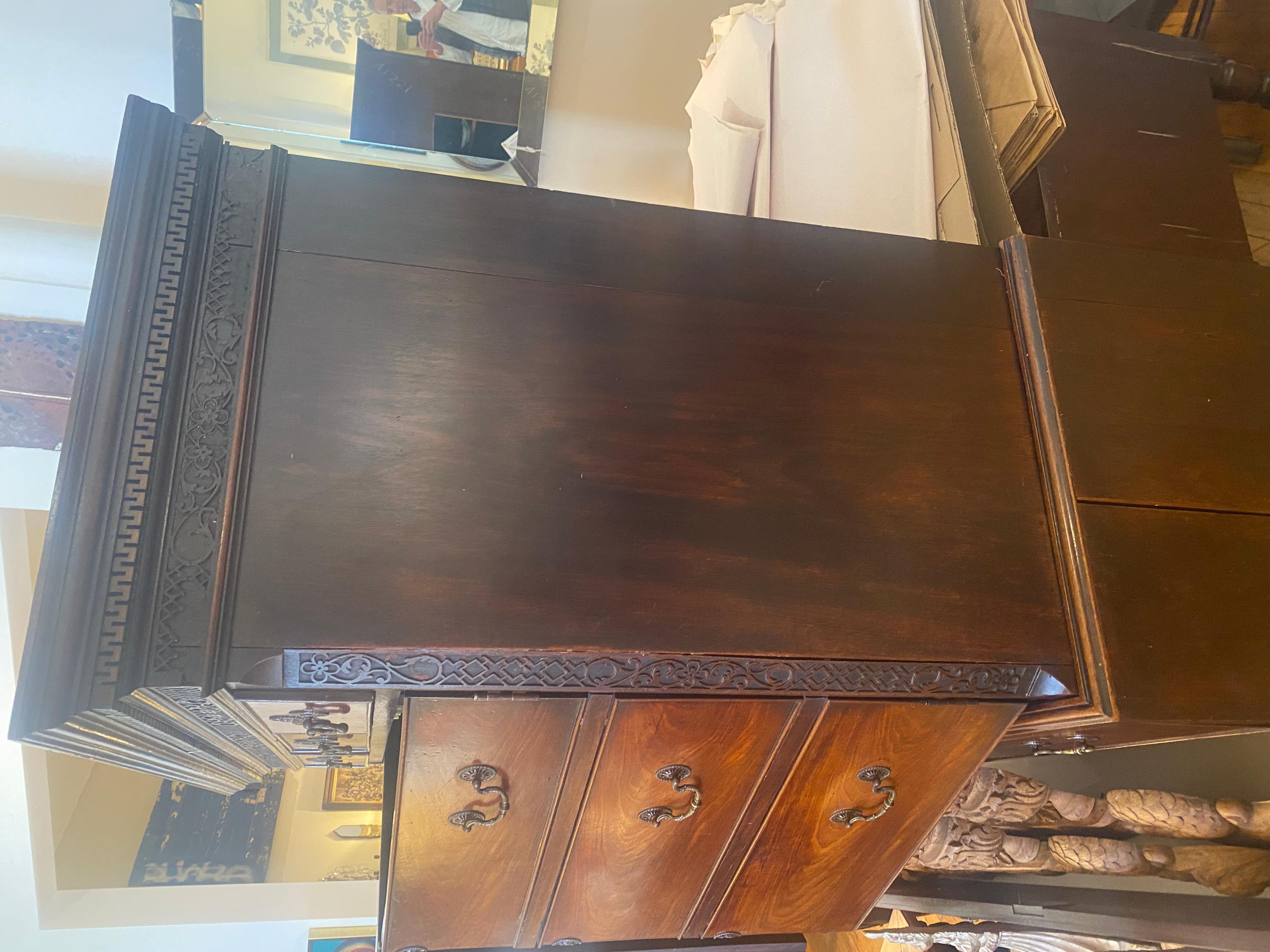 A George III mahogany chest on chest with applied blind fretworadpated as a bar. In Good Condition For Sale In Buchanan, MI