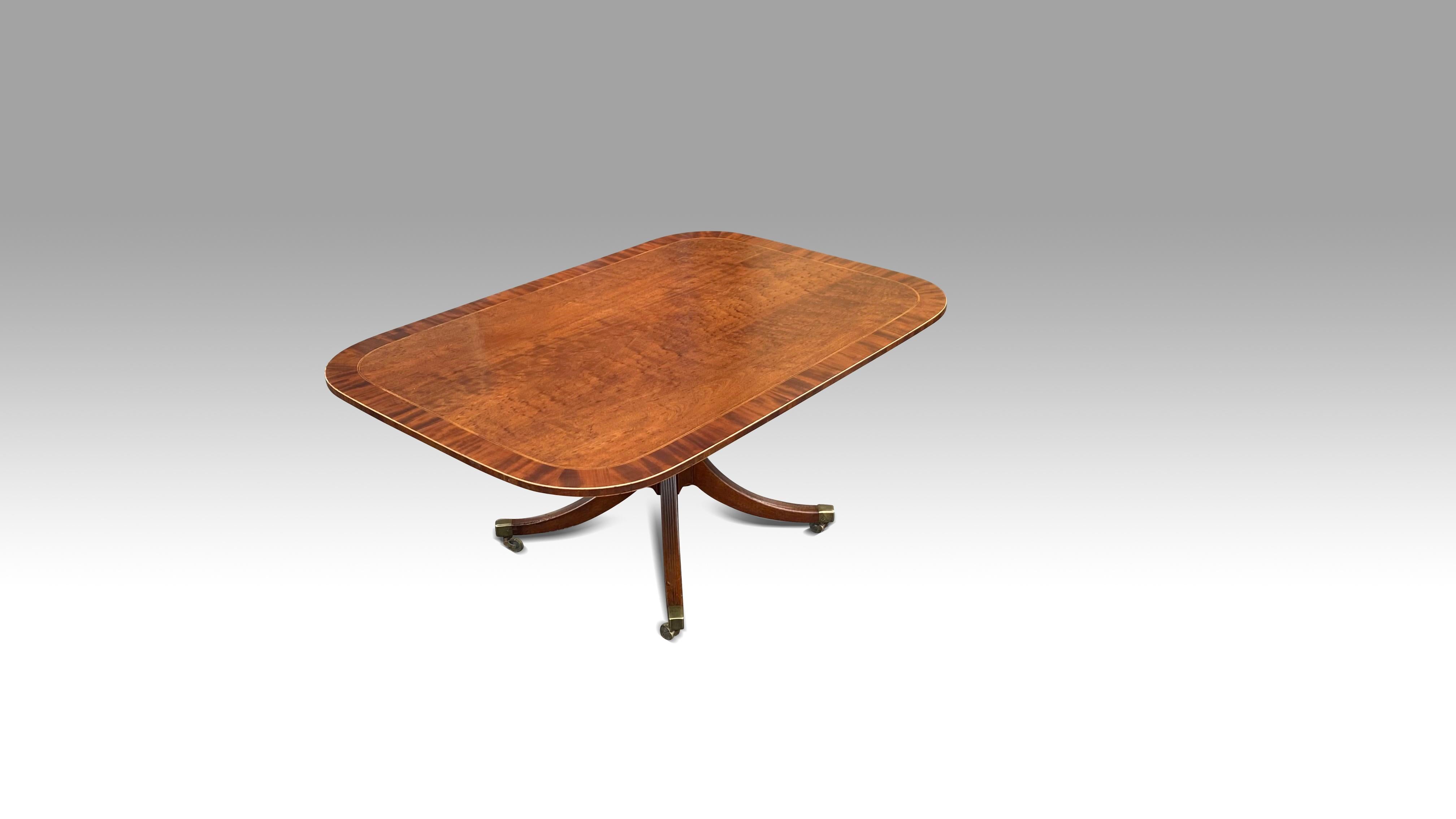 George III Mahogany & Inlaid Sheraton Period Tilt Top Dining Table In Good Condition For Sale In Belfast, IE
