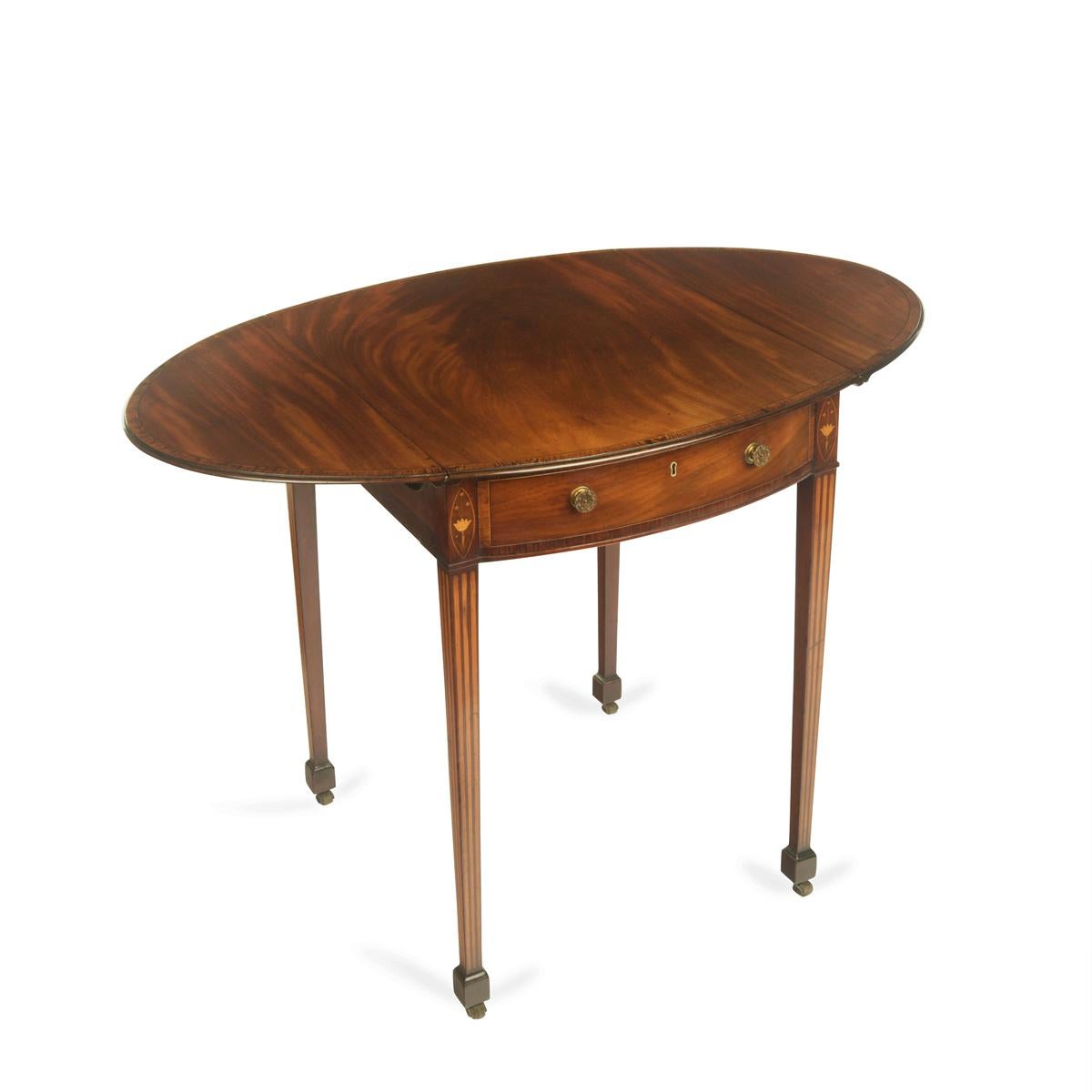 A George III mahogany Pembroke table For Sale 7
