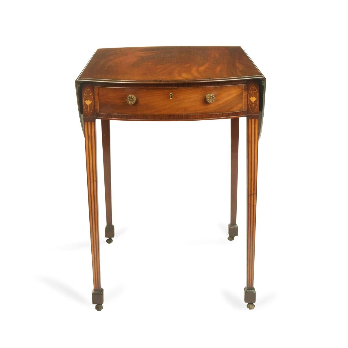 A George III mahogany Pembroke table In Good Condition For Sale In Lymington, Hampshire