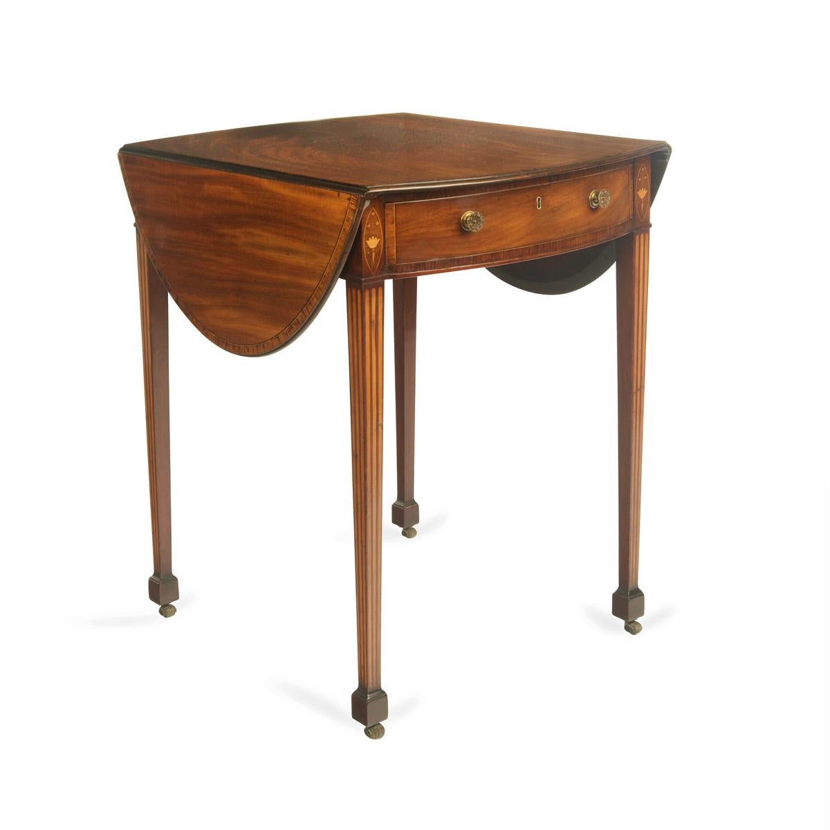 A George III mahogany Pembroke table For Sale 3