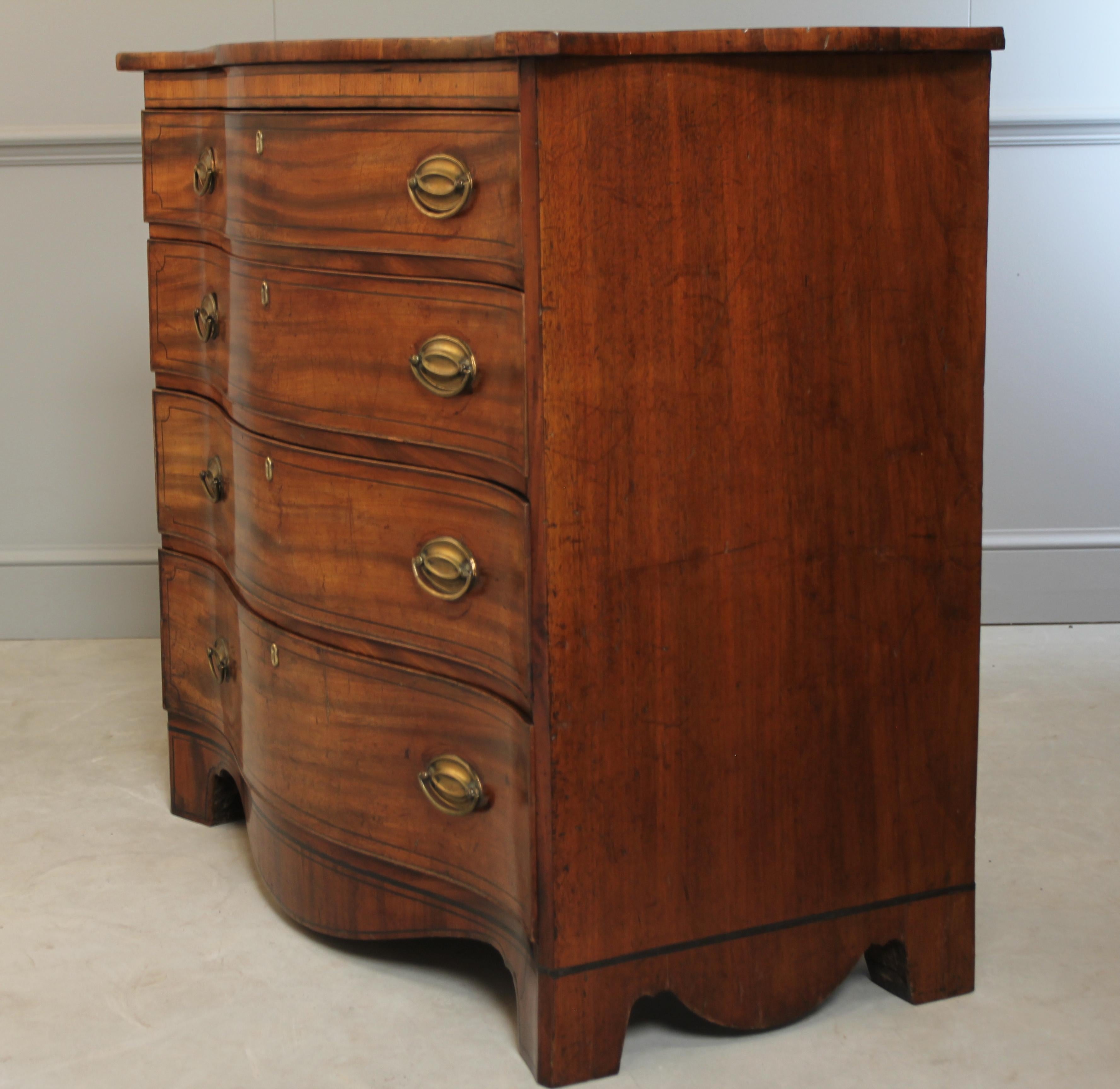 George III Mahogany Serpentine Chest of Drawers For Sale 4
