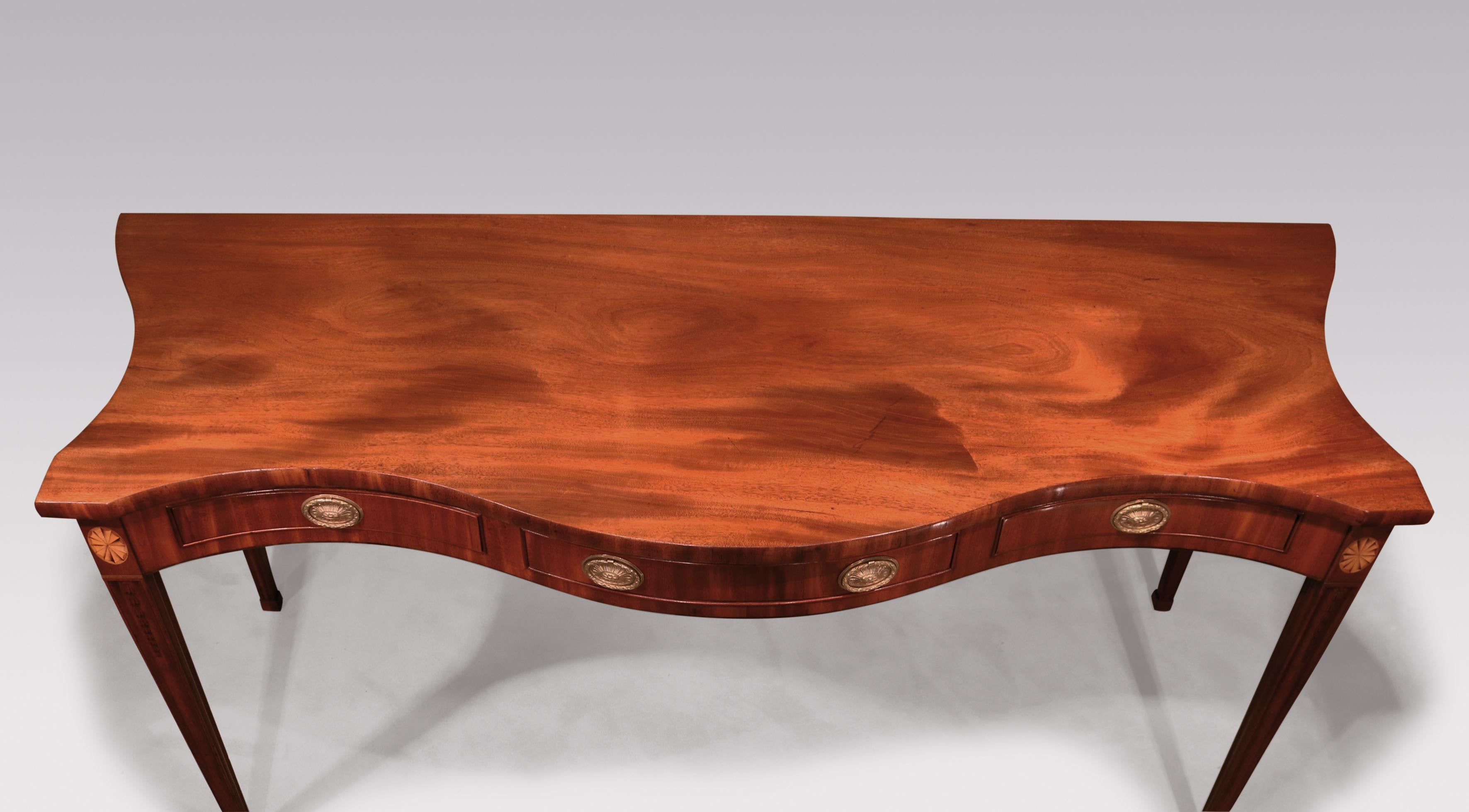 George III Mahogany Serpentine Serving Table In Good Condition In London, GB