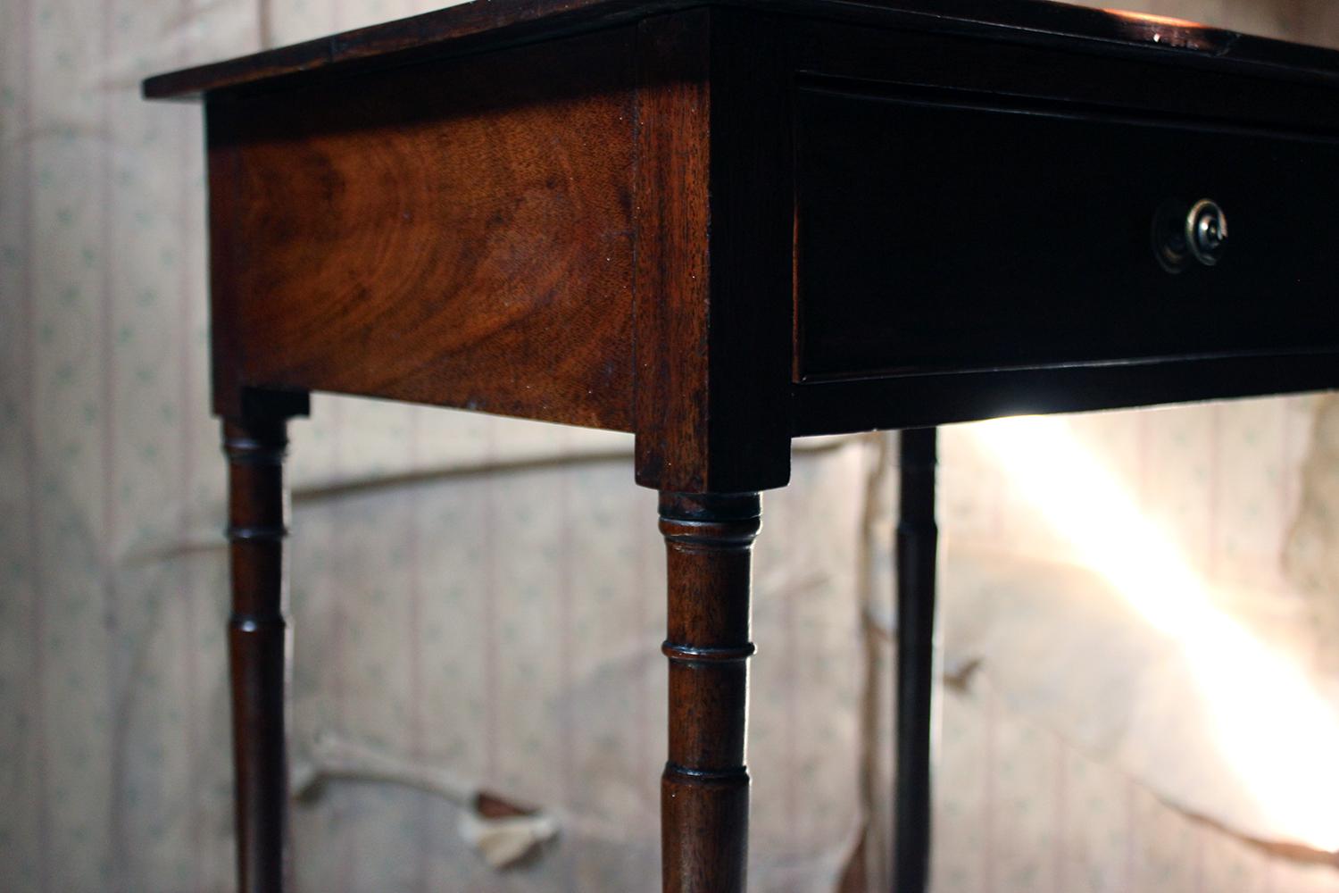 George III Mahogany Side Table, circa 1800 In Fair Condition In Bedford, Bedfordshire