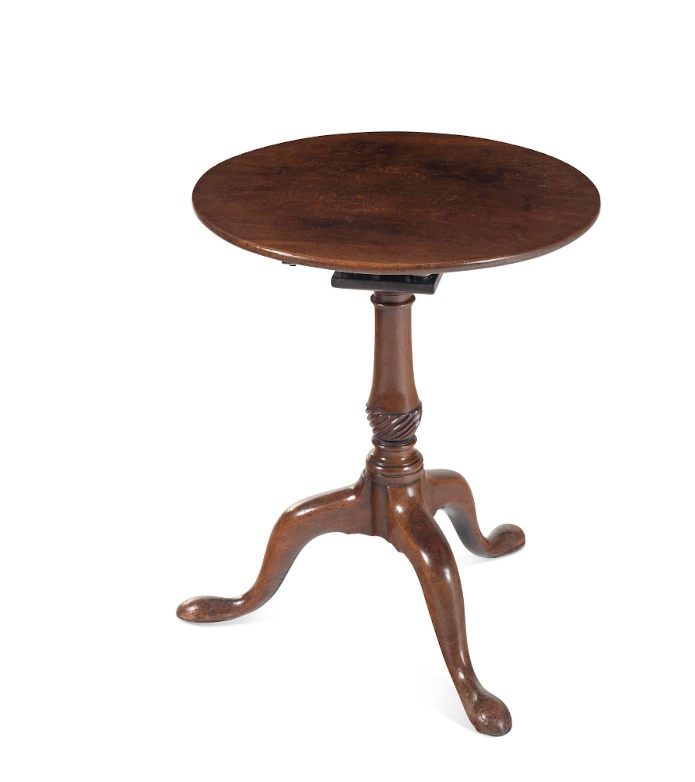 English A George III Mahogany Tilt-Top Table 18th Century.  Great color and patination. For Sale