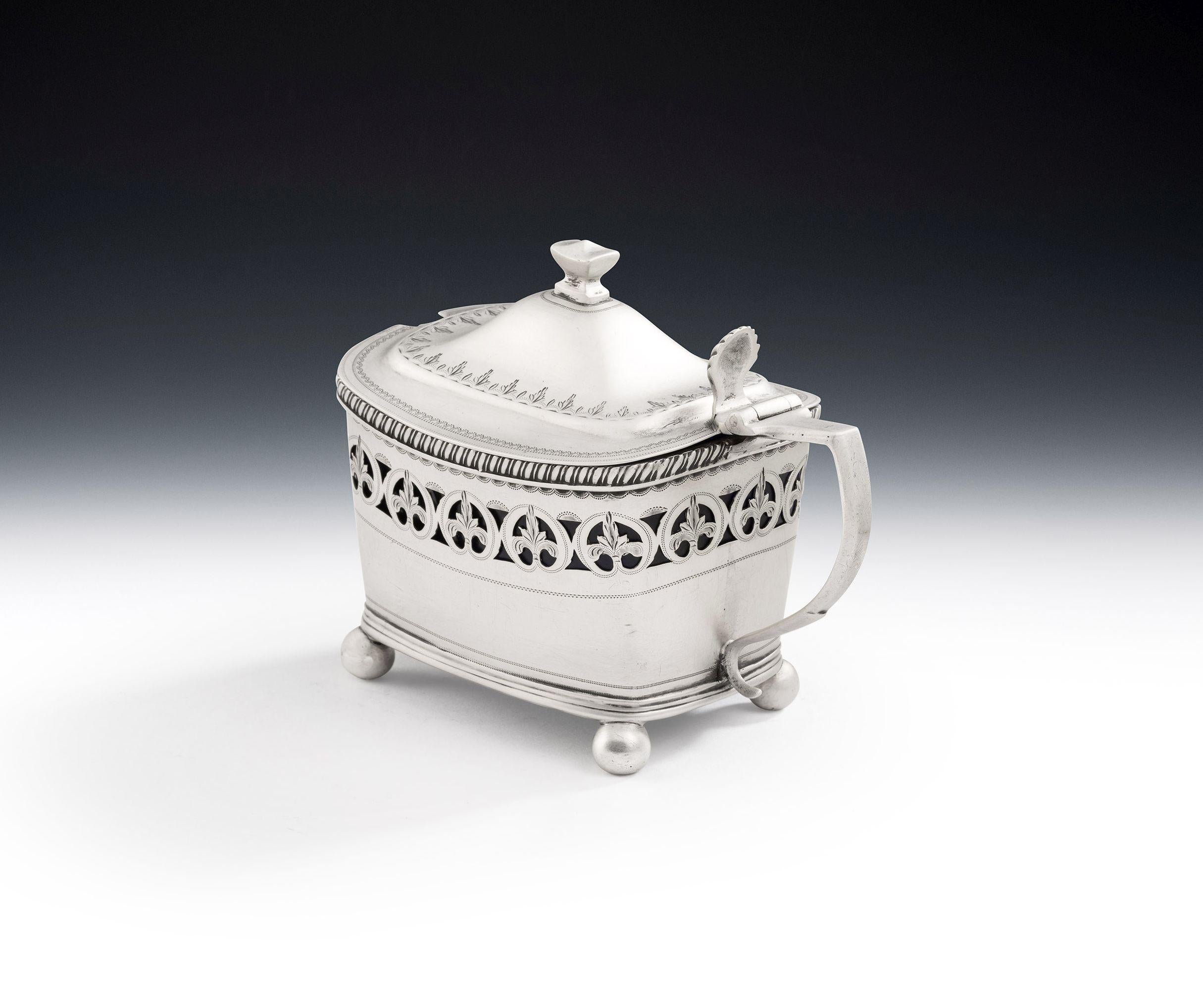 British George III Mustard Pot Made in London in 1811 by Peter & William Bateman For Sale