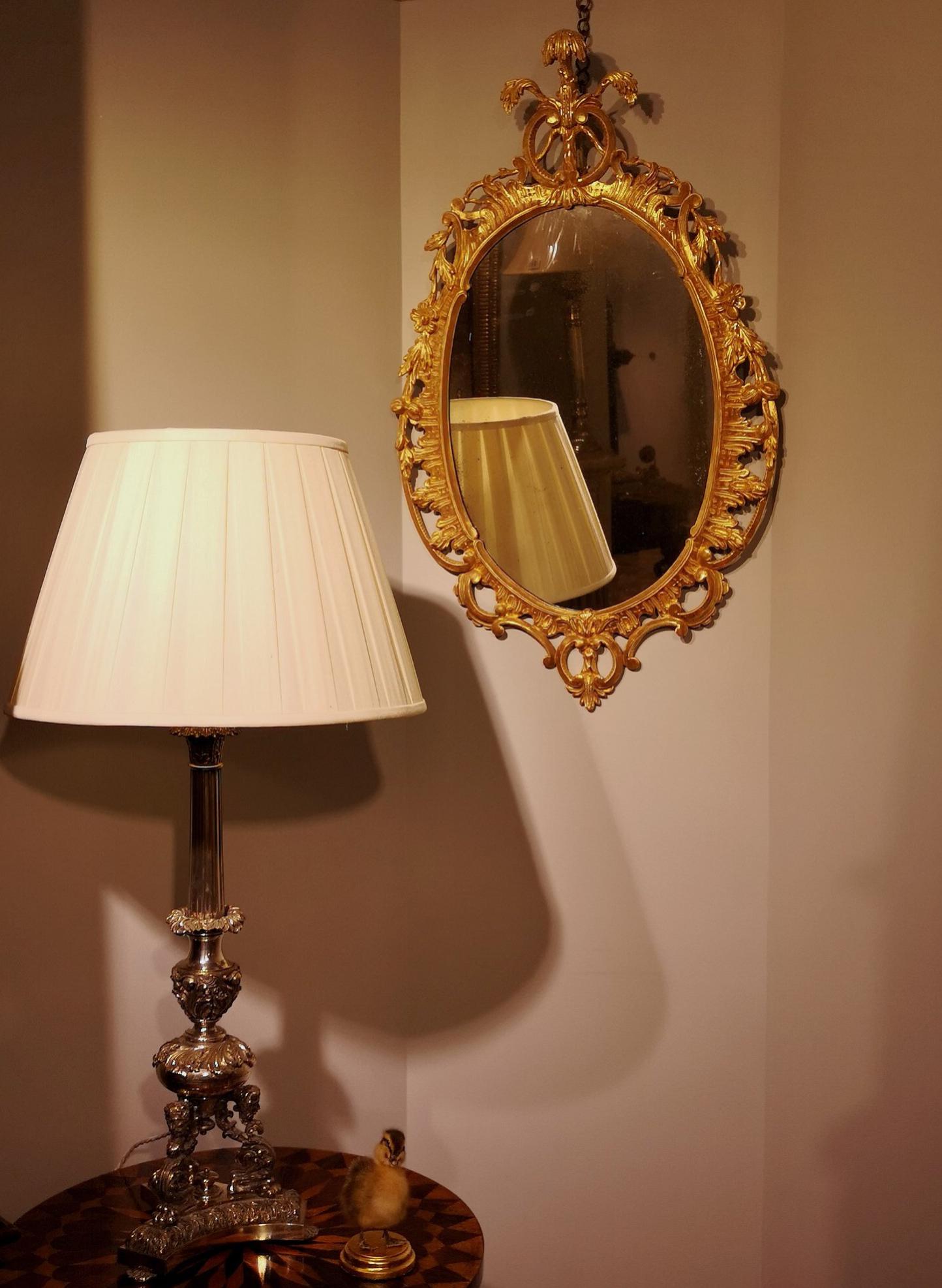 Pin Miroir ovale Chippendale de style George III en vente
