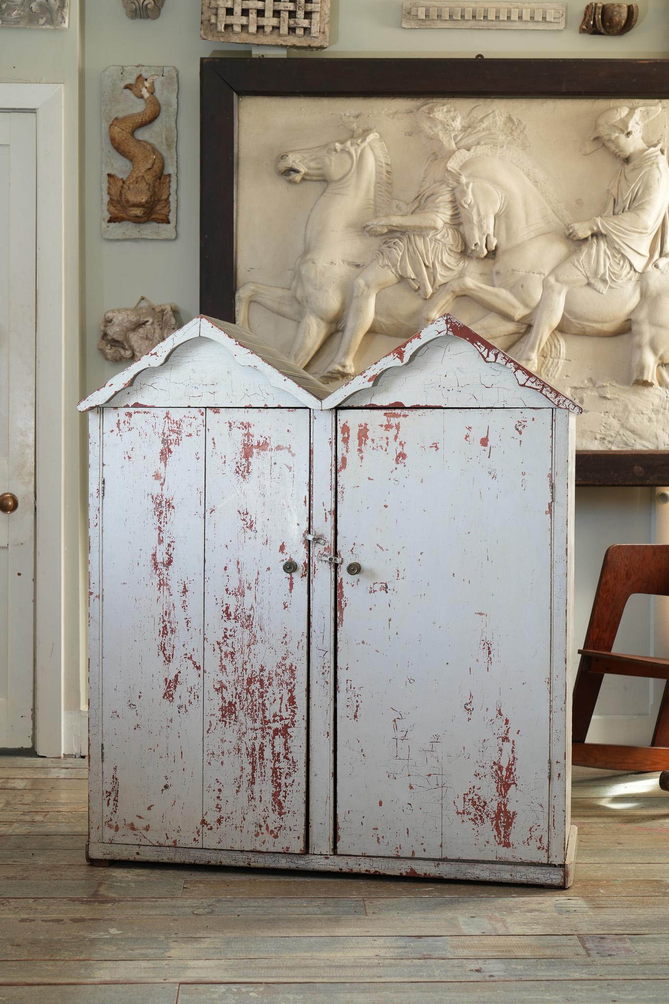 A George III Painted Pine Cottage Cupboard In Good Condition For Sale In Conwy, GB