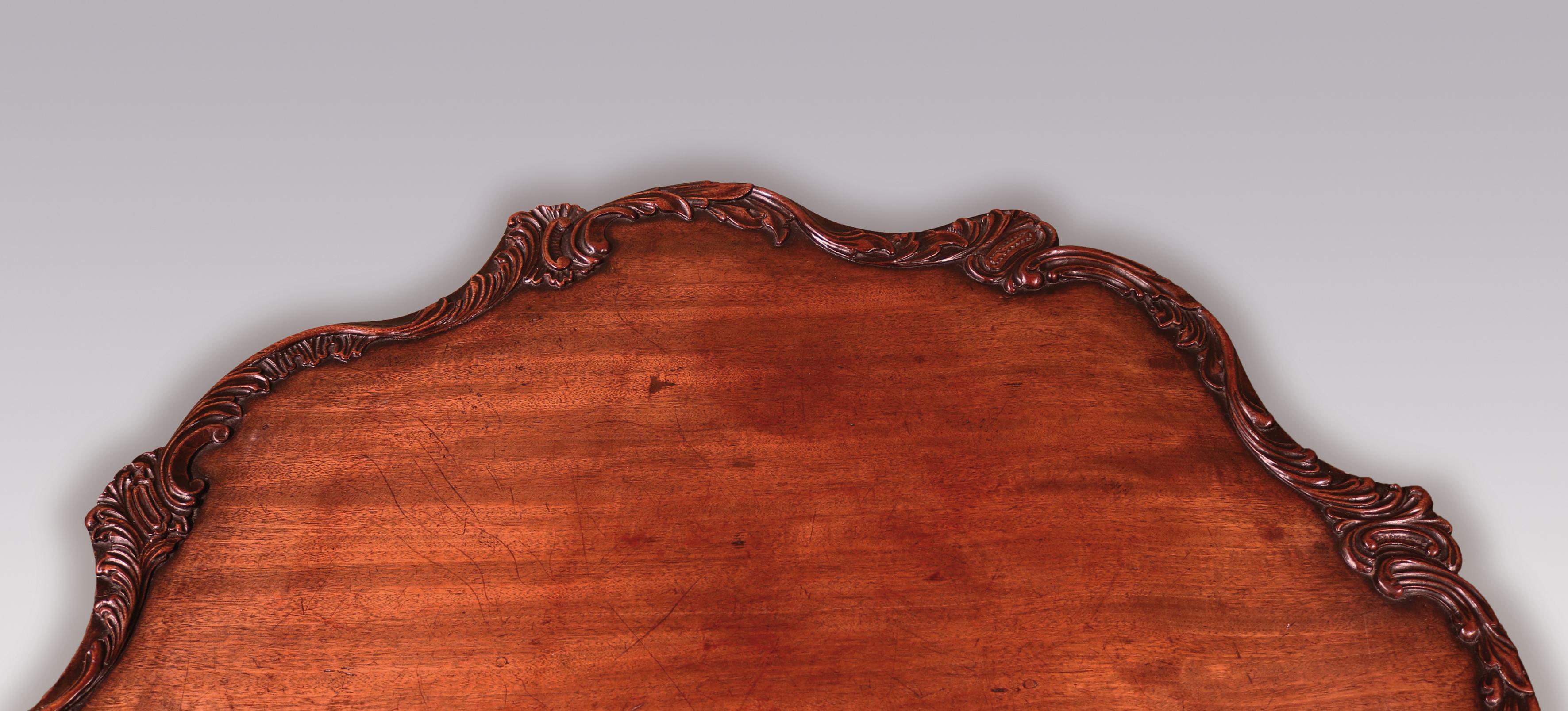 Geschnitzter Mahagoni-Dreibein-Tisch aus der George-III-Periode im Zustand „Gut“ im Angebot in London, GB