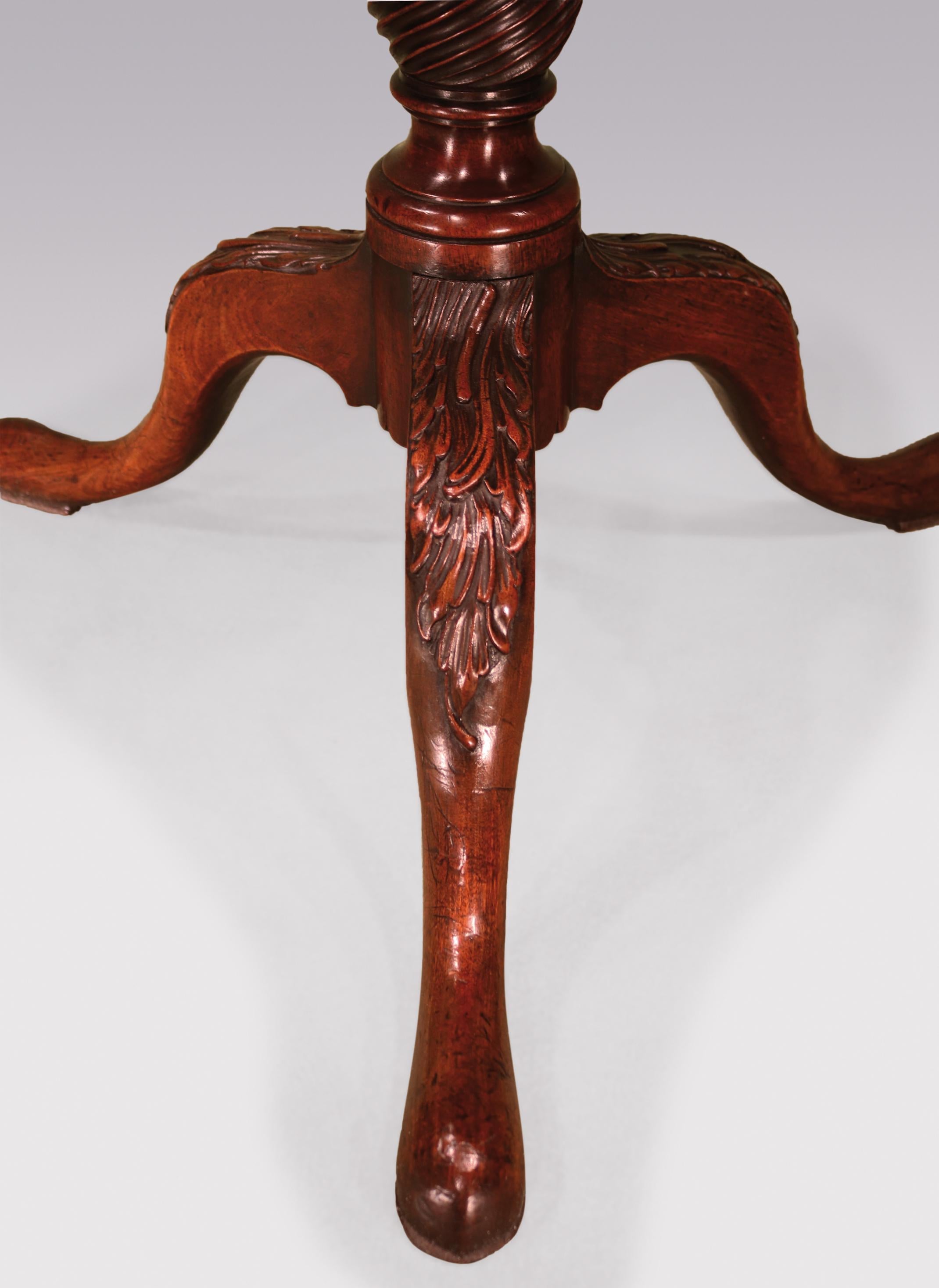 Geschnitzter Mahagoni-Dreibein-Tisch aus der George-III-Periode (18. Jahrhundert) im Angebot