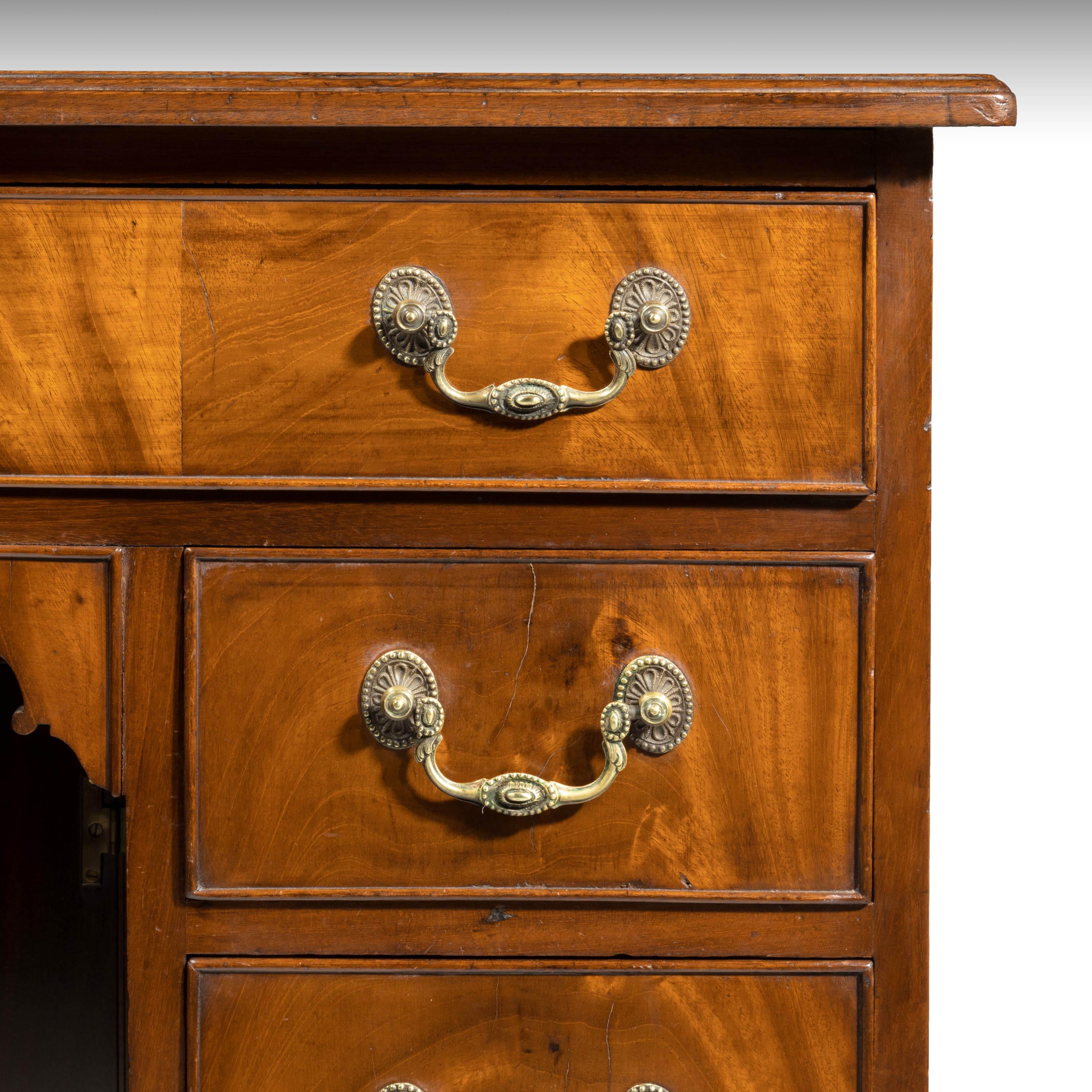 George III Period Mahogany Kneehole Desk In Good Condition In Peterborough, Northamptonshire