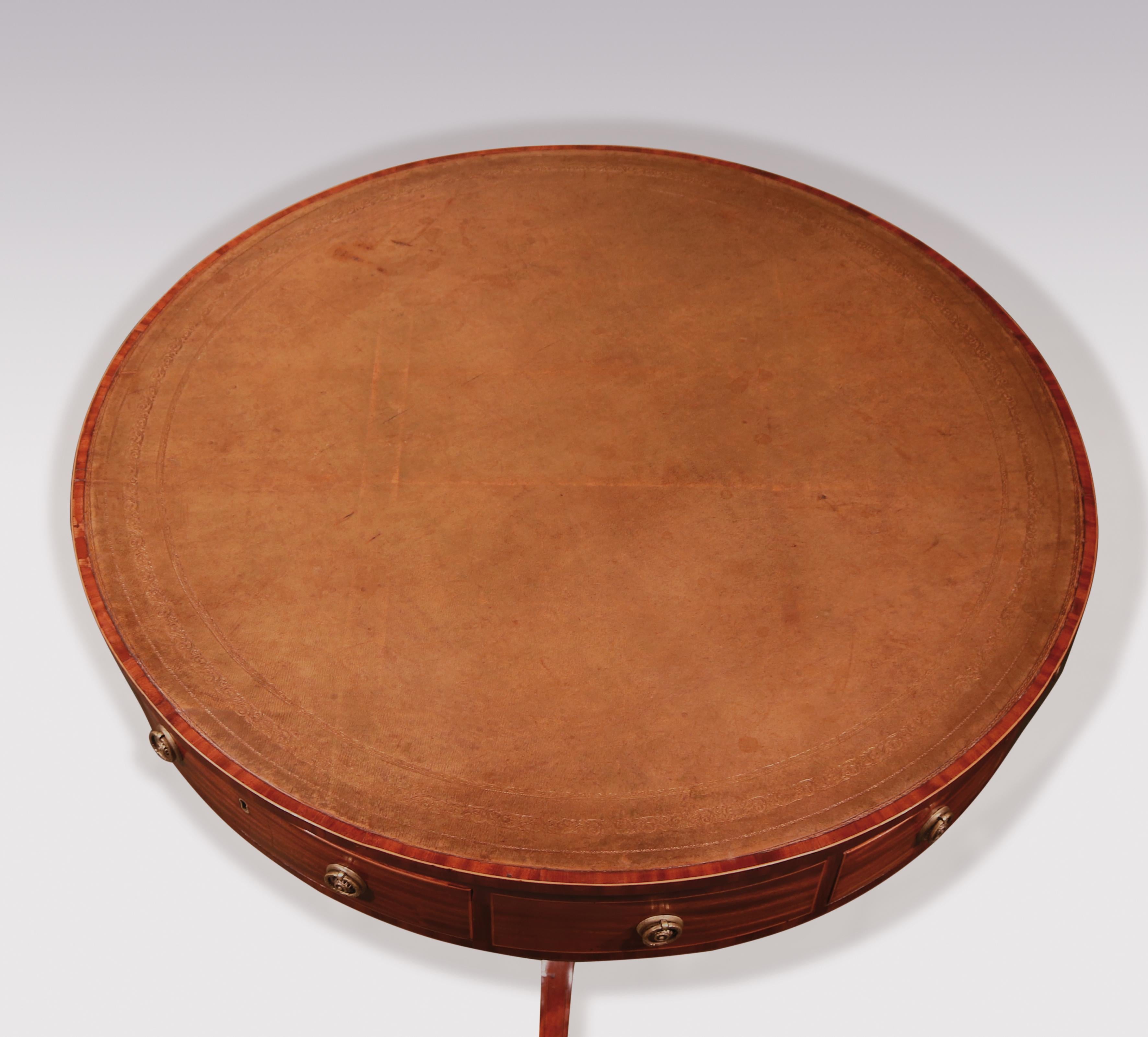 Table à tambour tournant en acajou de la période George III Bon état - En vente à London, GB