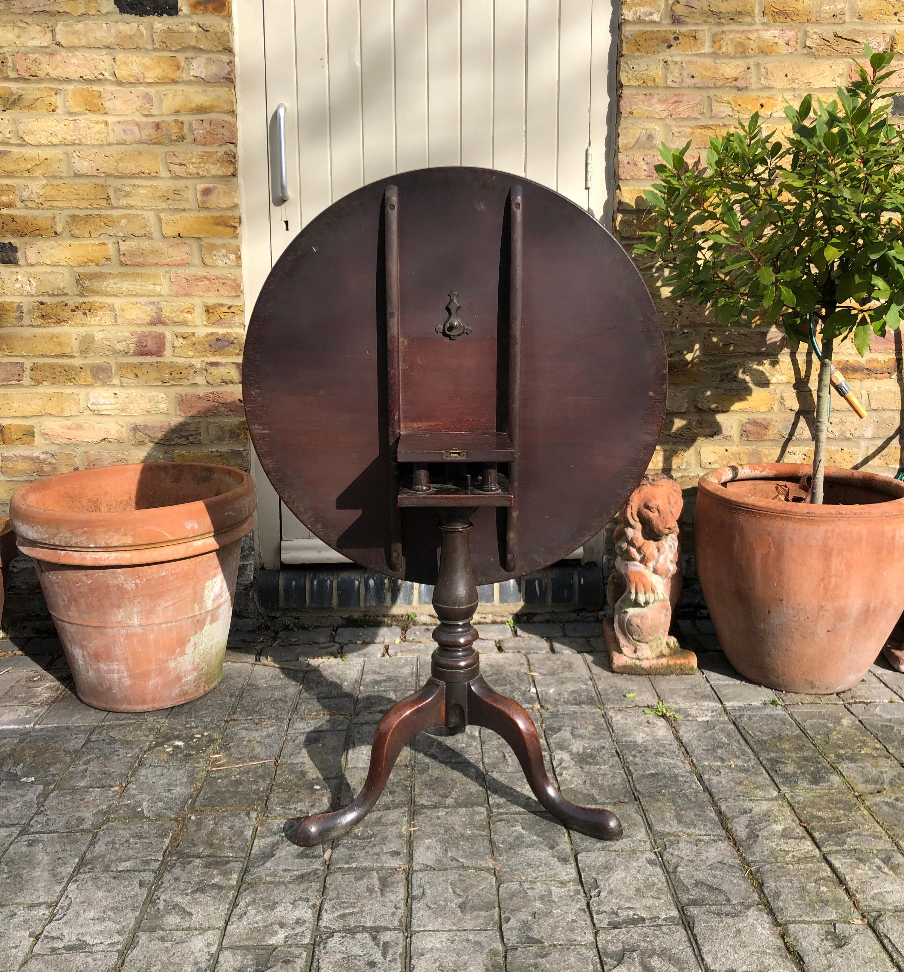 English A George III Period Mahogany Tripod Table For Sale