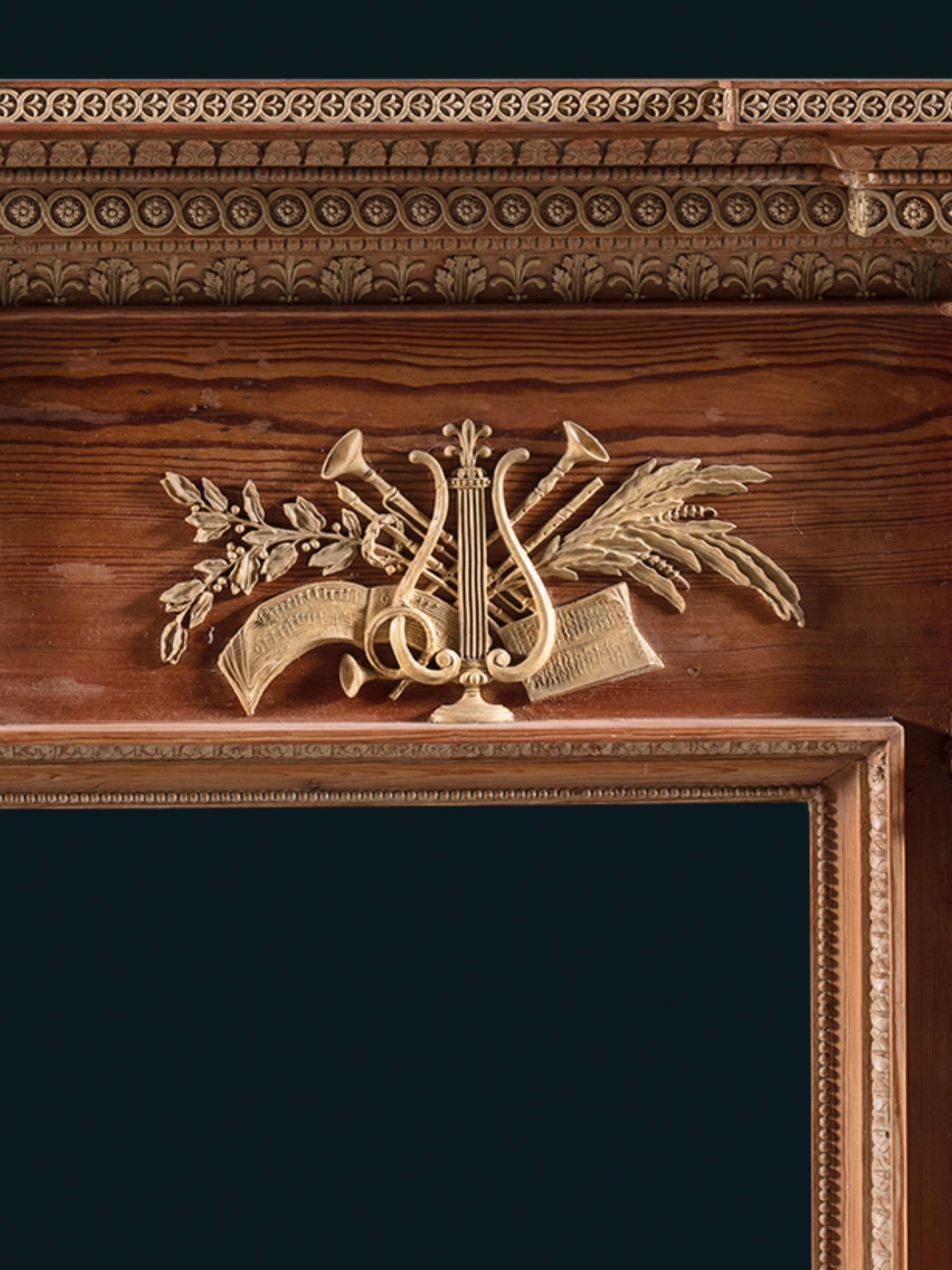 Anglais Cheminée George III en pin et gesso en vente