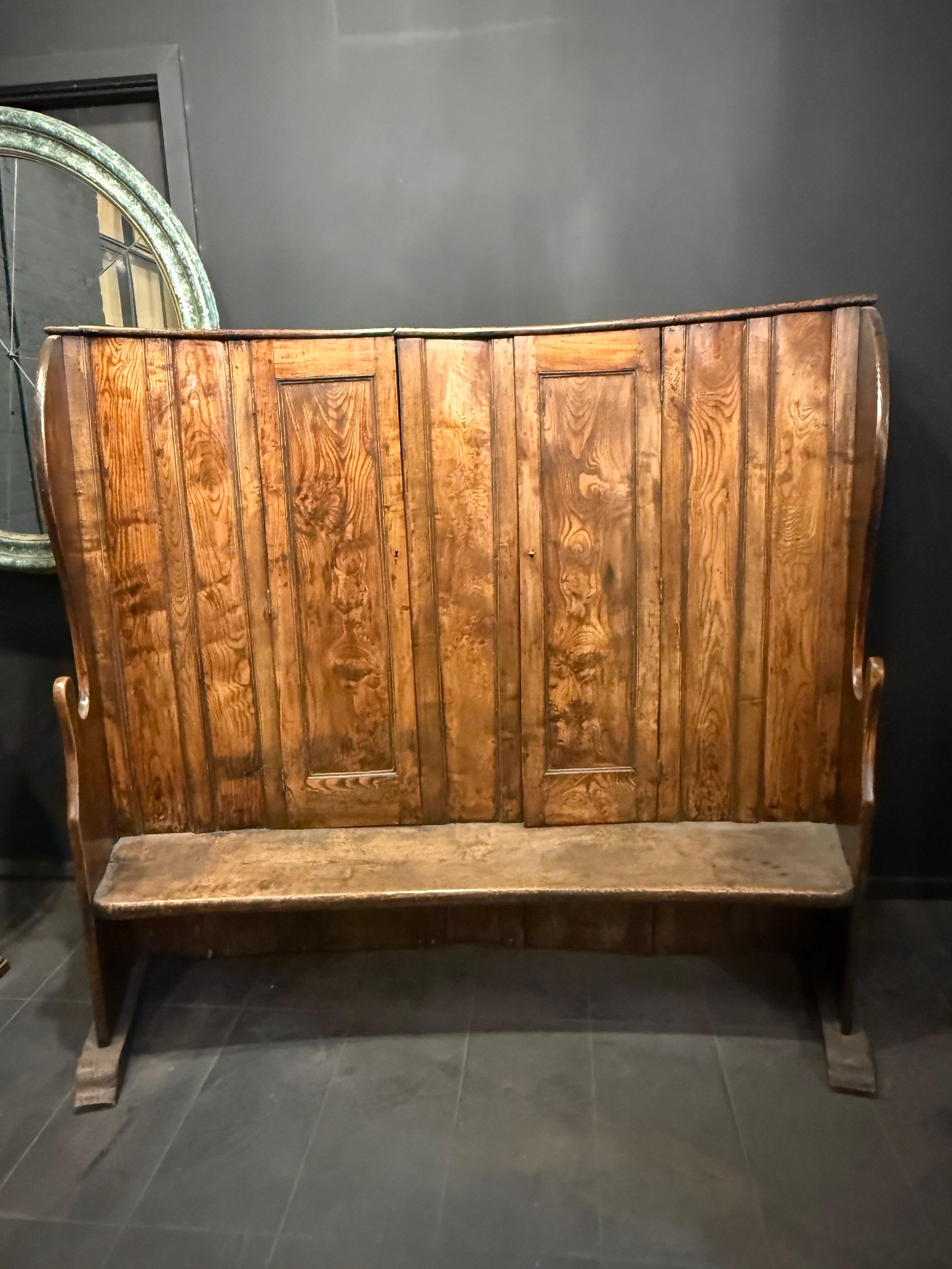 A George III Provincial Elm Bacon Settle, 18th Century

Provenance: Private Australian Collection.

Dimensions:
Height: 172.5cm.
Width: 198cm.
Depth: 70cm.