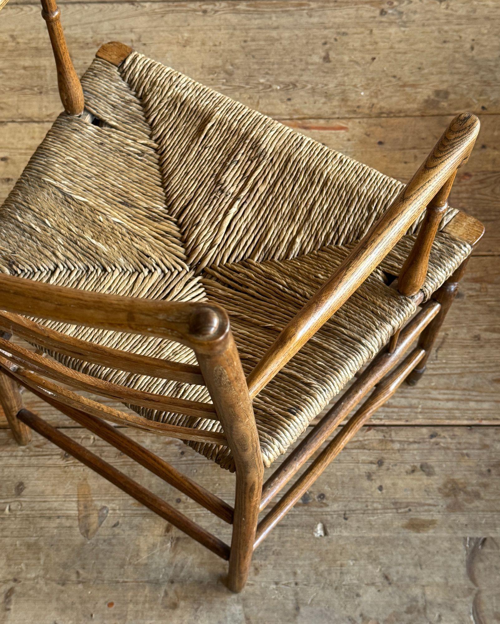 Sillón bajo provincial Jorge III con respaldo de escalera calado principios del siglo XIX en venta