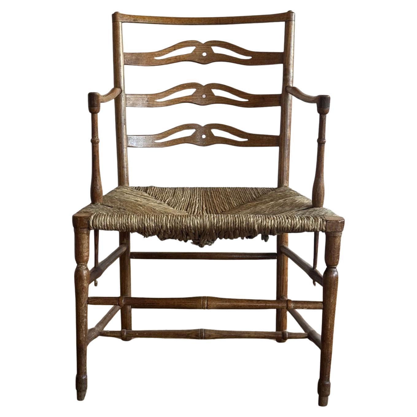 Sillón bajo provincial Jorge III con respaldo de escalera calado en venta