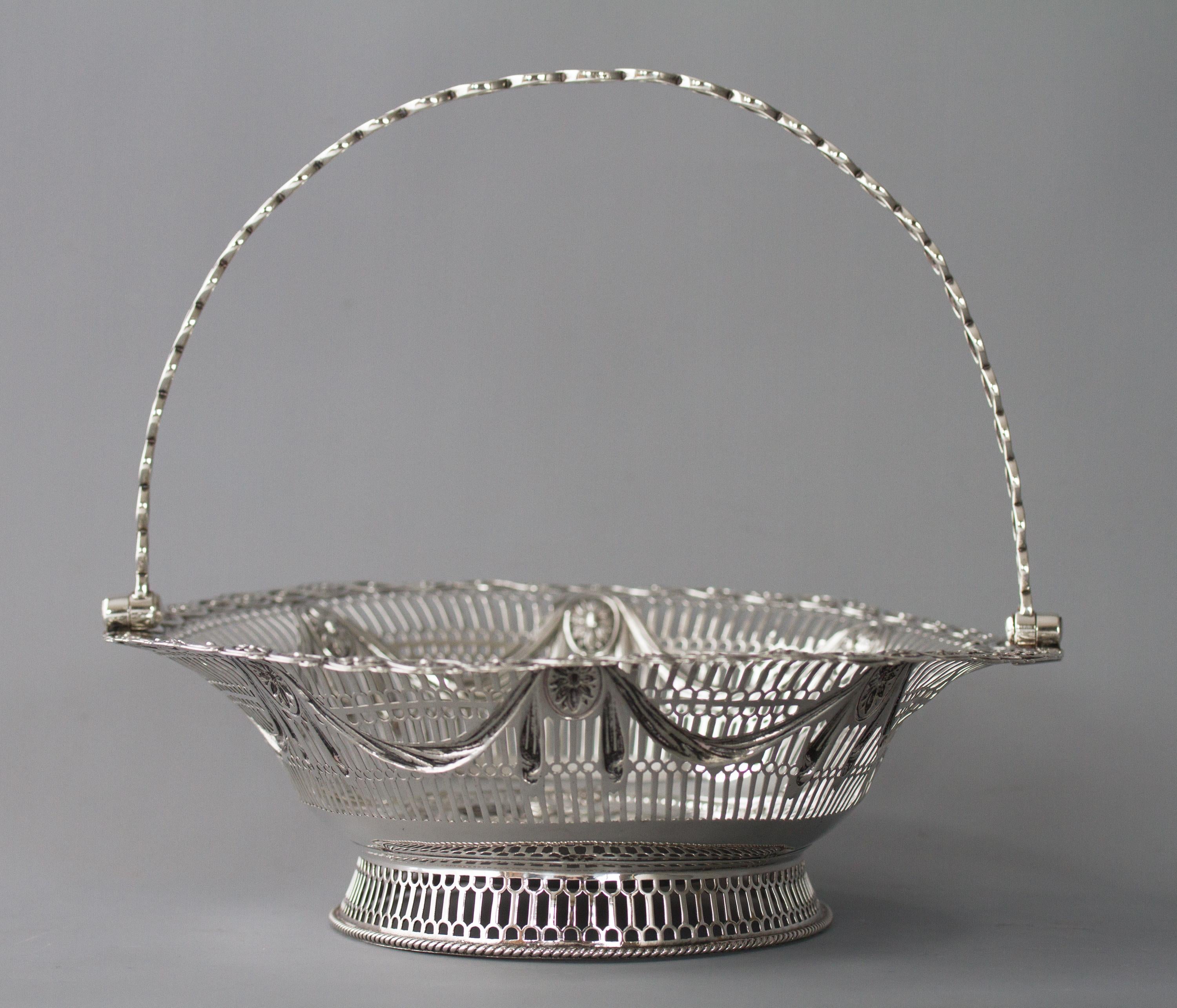 George III Silver Fruit or Bread Basket by Aldridge & Green, London 1774 In Good Condition In Cornwall, GB