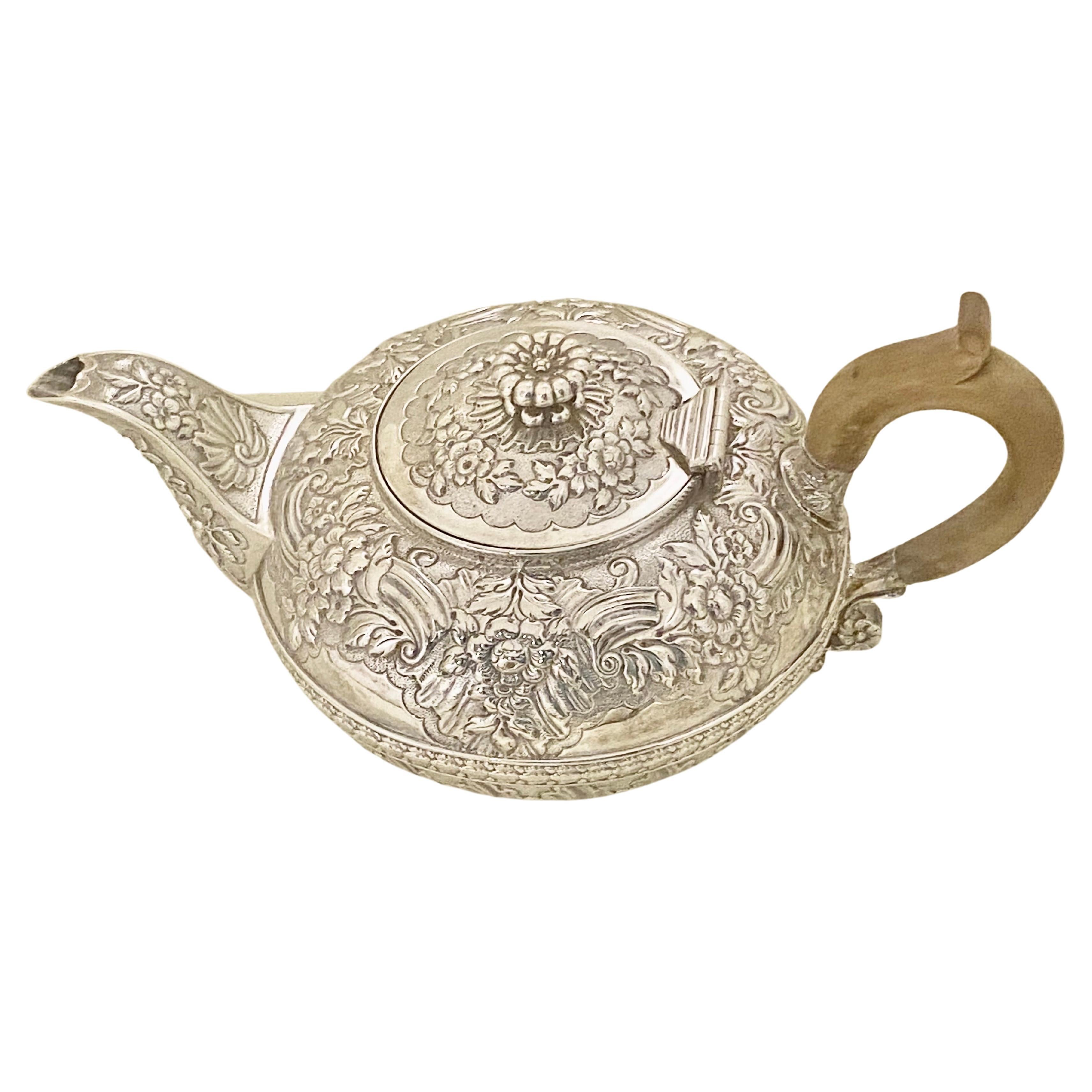 Teekanne aus Sterlingsilber von Robert Hennell II. aus der Zeit George III. London 1819 im Angebot 14