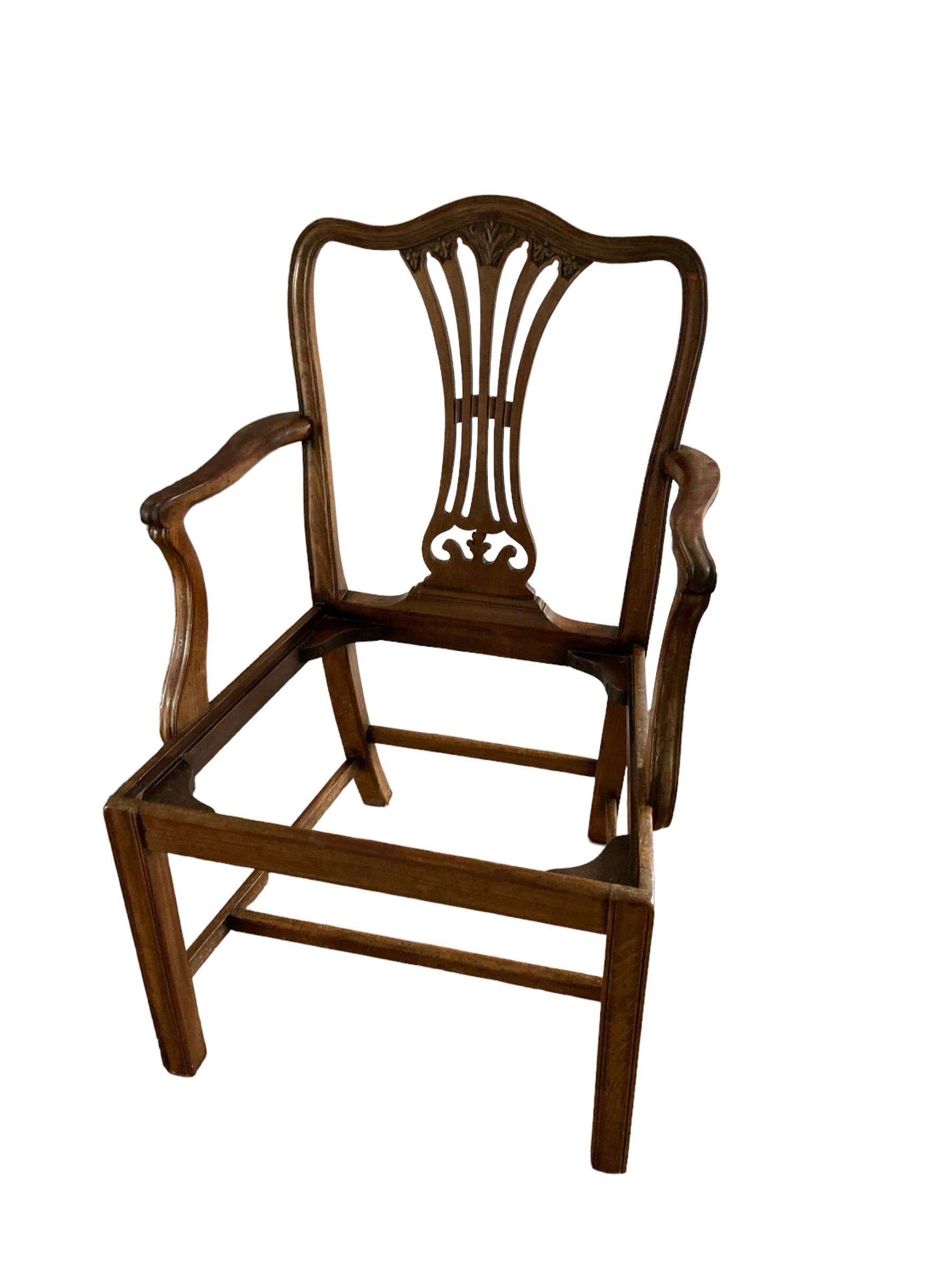Un fauteuil de style George III à la manière de Thomas Chippendale en vente 4