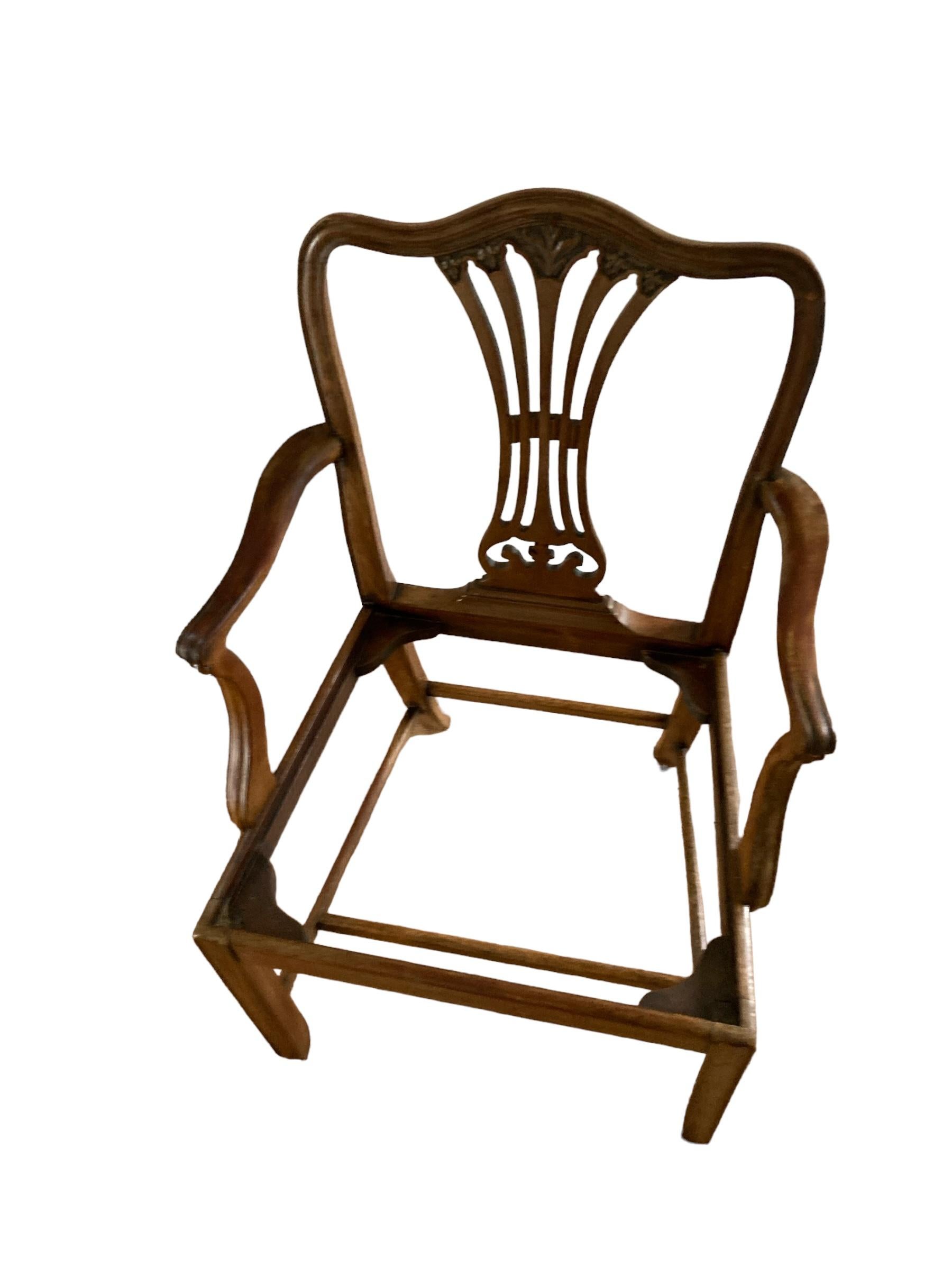Un fauteuil de style George III à la manière de Thomas Chippendale en vente 5