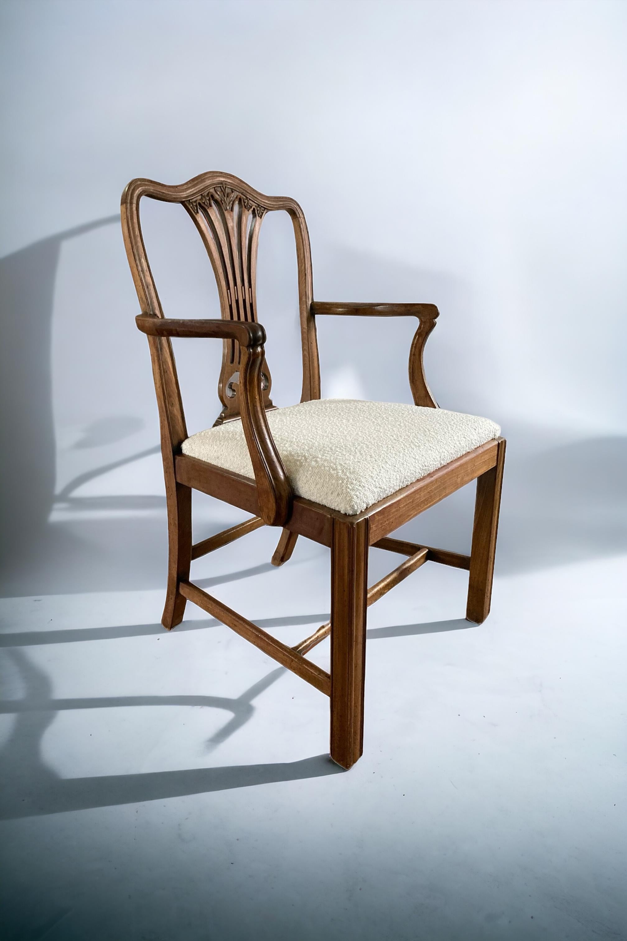 Un fauteuil de style George III à la manière de Thomas Chippendale en vente 6